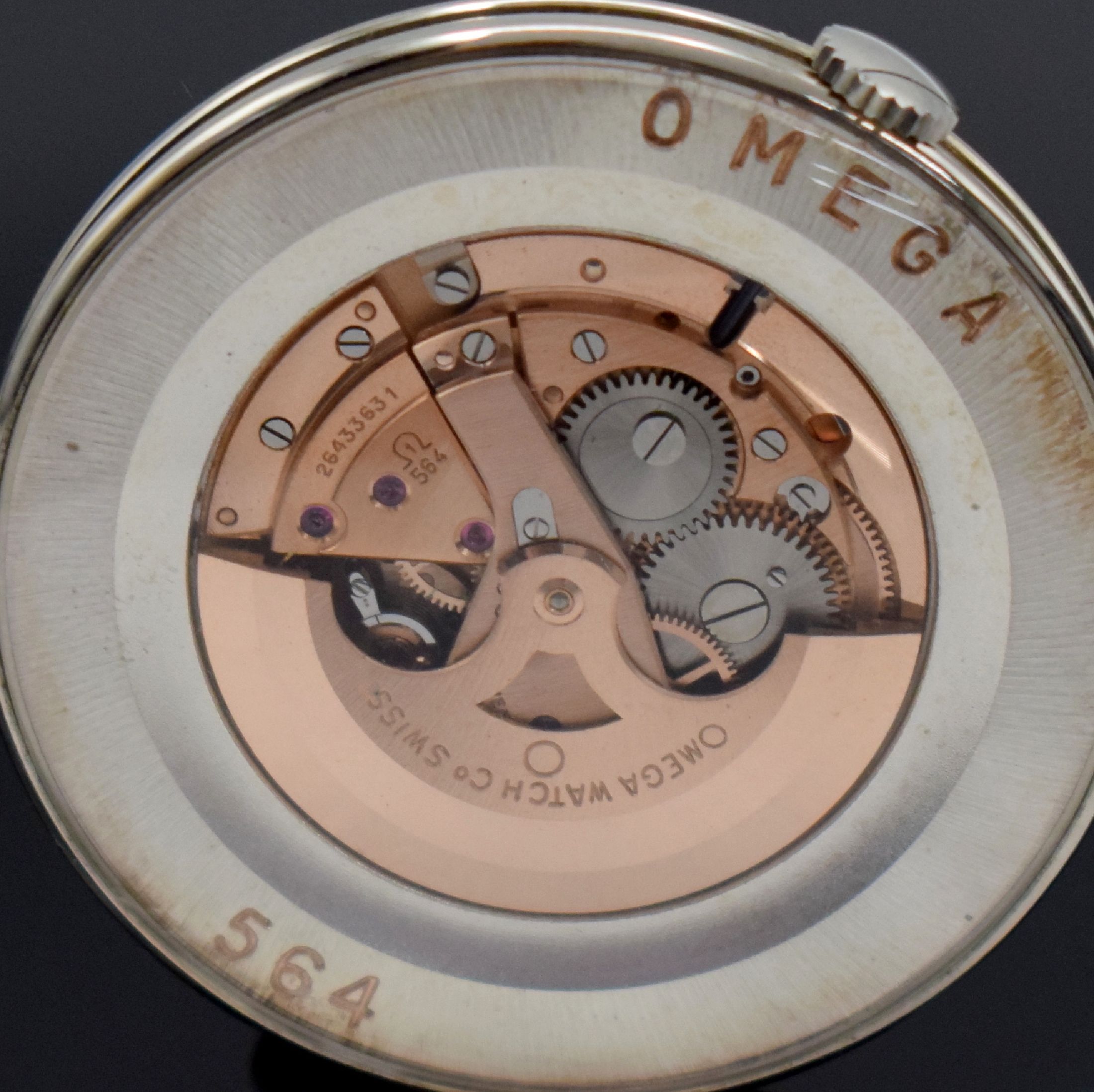 Detail a: OMEGA sehr seltenes & sammelwürdiges Schauwerkim original Präsentations-Gehäuse Kaliber 564, Schweiz um 1968, beids. vergl., gedr. Geh., rotverg. ...