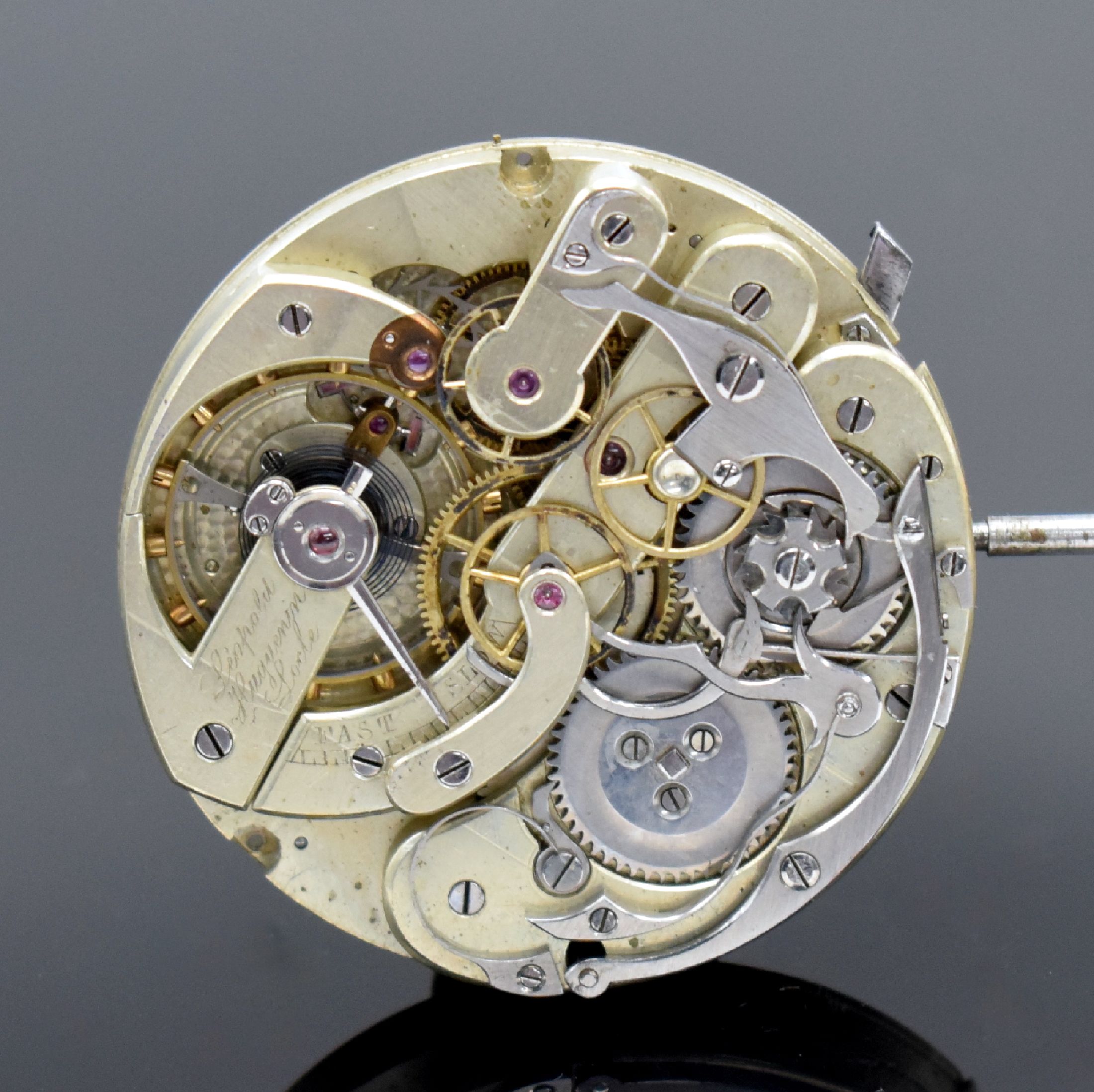 Detail a: HUGUENIN Leopold Locle Chronograph seltenes Taschenuhrwerk in gehobener Qualität, Schweiz um 1890, Nickel-Klobenankerwerk mit großer Komp.-Unruh, ...