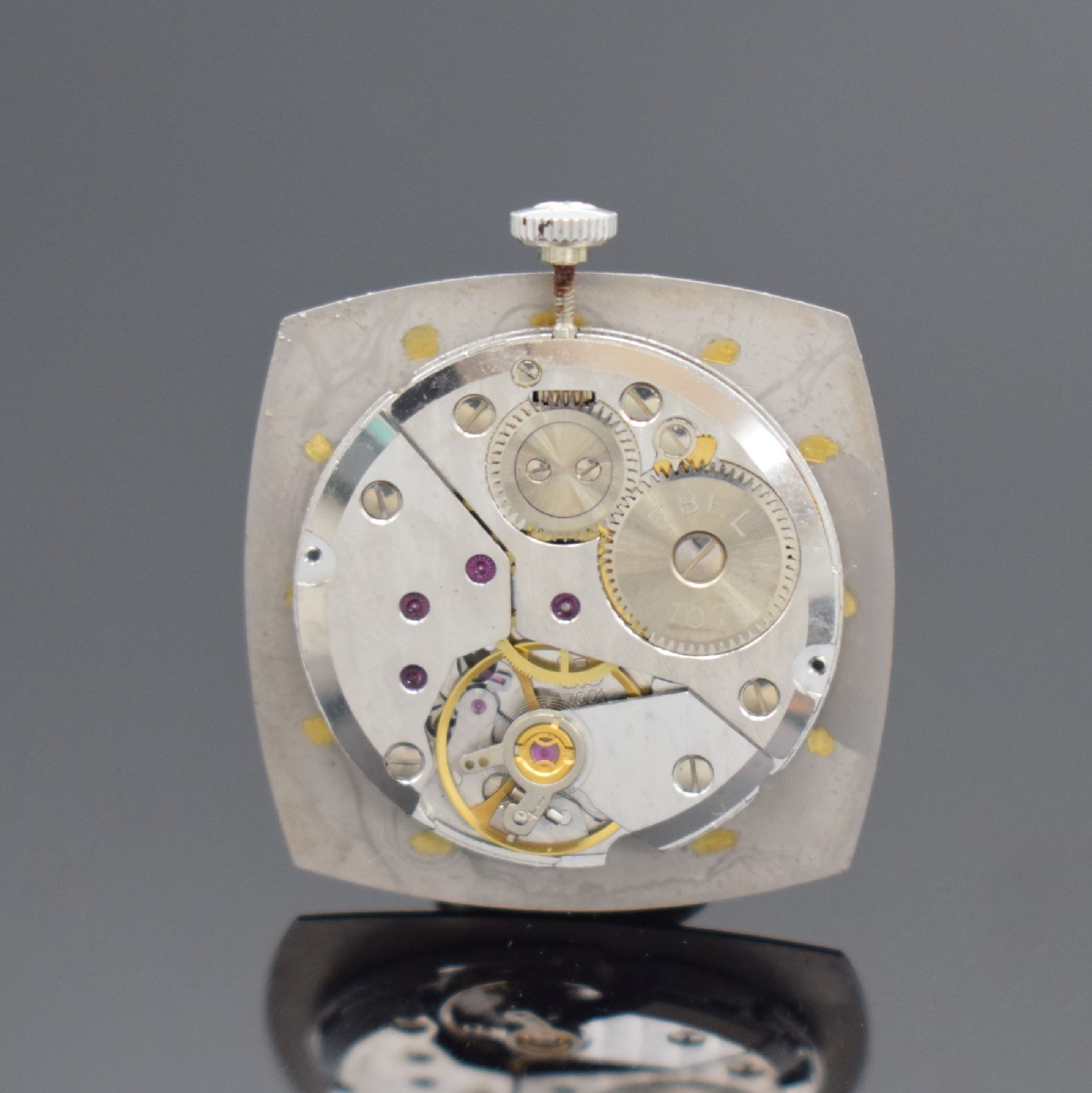 Detail f: EBEL Herrenarmbanduhr in WG 750/000 Referenz 8107 B, Schweiz um 1975, Handaufzug, 2-teil. Geh., Boden aufgedr., Lünette m. Diamanten bes., silb. ...