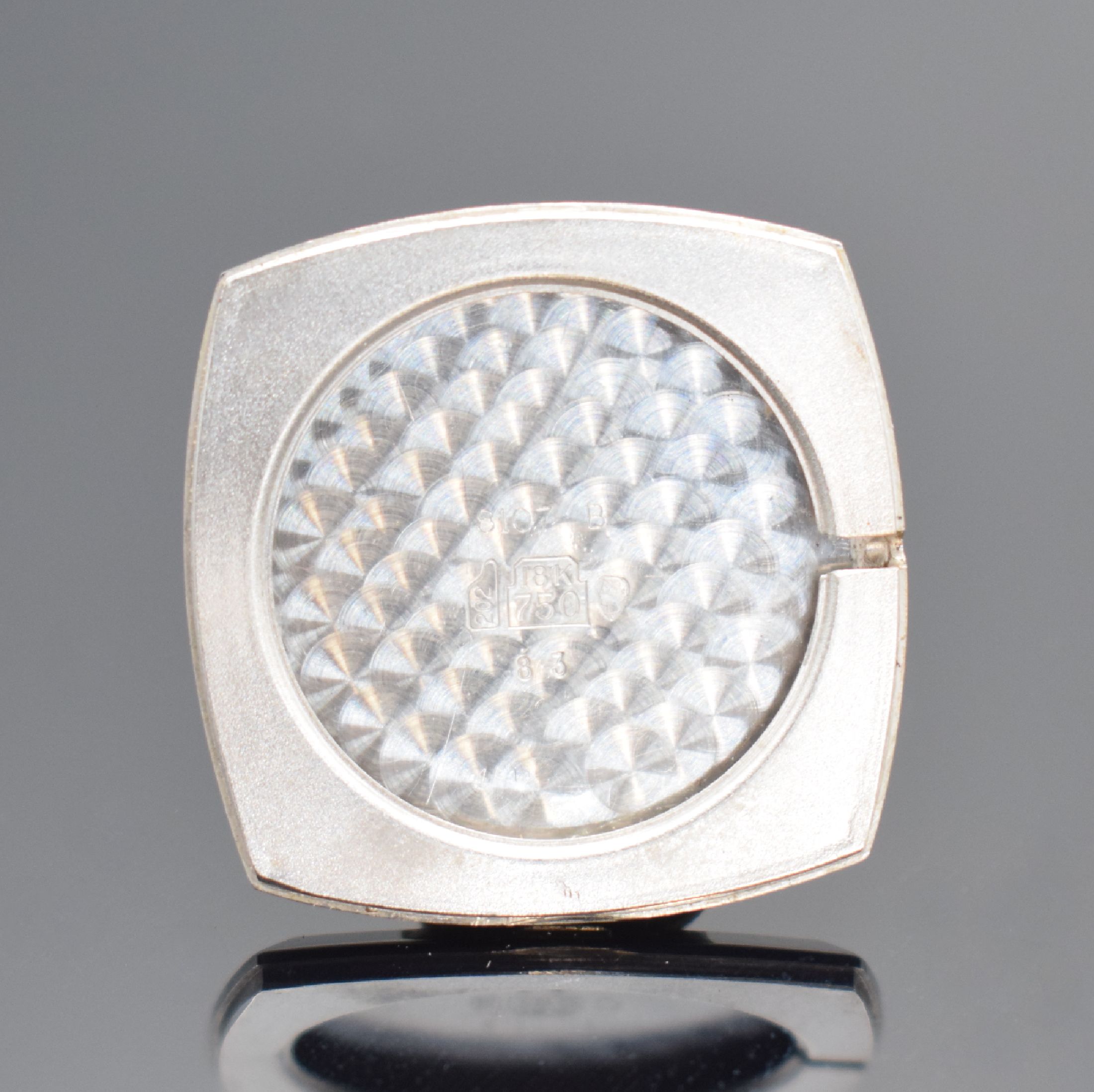 Detail g: EBEL Herrenarmbanduhr in WG 750/000 Referenz 8107 B, Schweiz um 1975, Handaufzug, 2-teil. Geh., Boden aufgedr., Lünette m. Diamanten bes., silb. ...