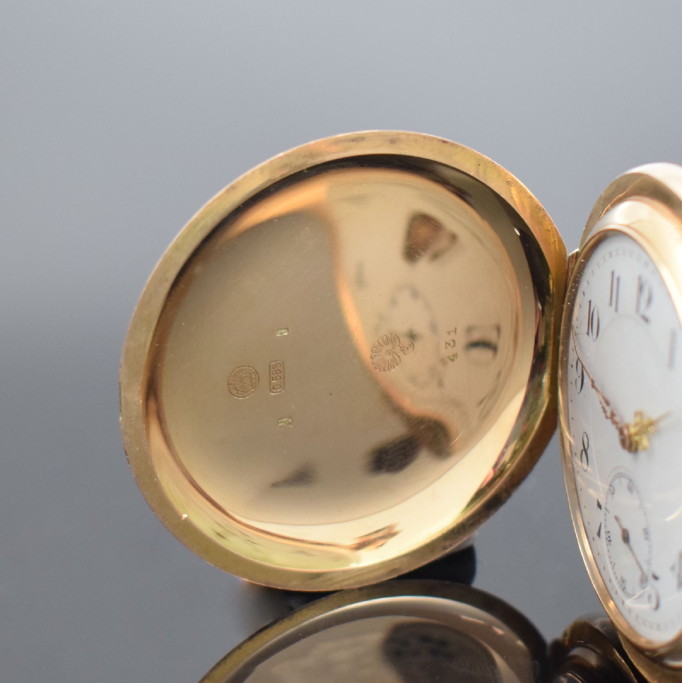Detail a: Savonette Herrentaschenuhr in RG 585/000, Schweiz um 1900, guill. 3-Deckel Goldgeh. dell., Emailzifferbl. m. arab. Zahlen riss., gold. Zeiger, verg. ...