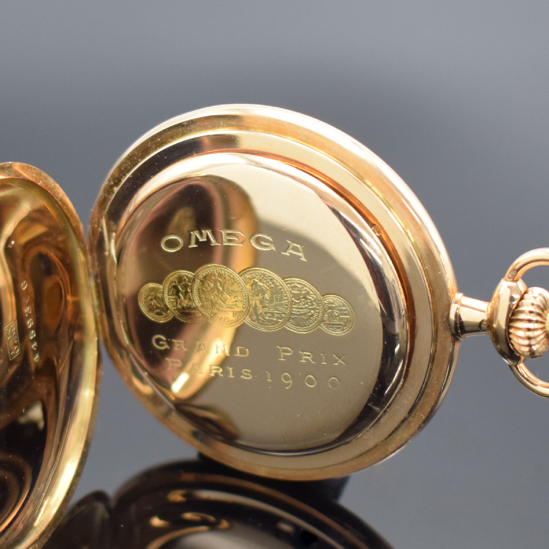 Detail e: OMEGA Savonette in RG 585/000, Schweiz um 1915, 3-Deckel Goldgeh., Sprungdeckel lose (abgebr.), Emailzifferbl. m. arab. Zahlen, gebl. Birnenzeiger, ...