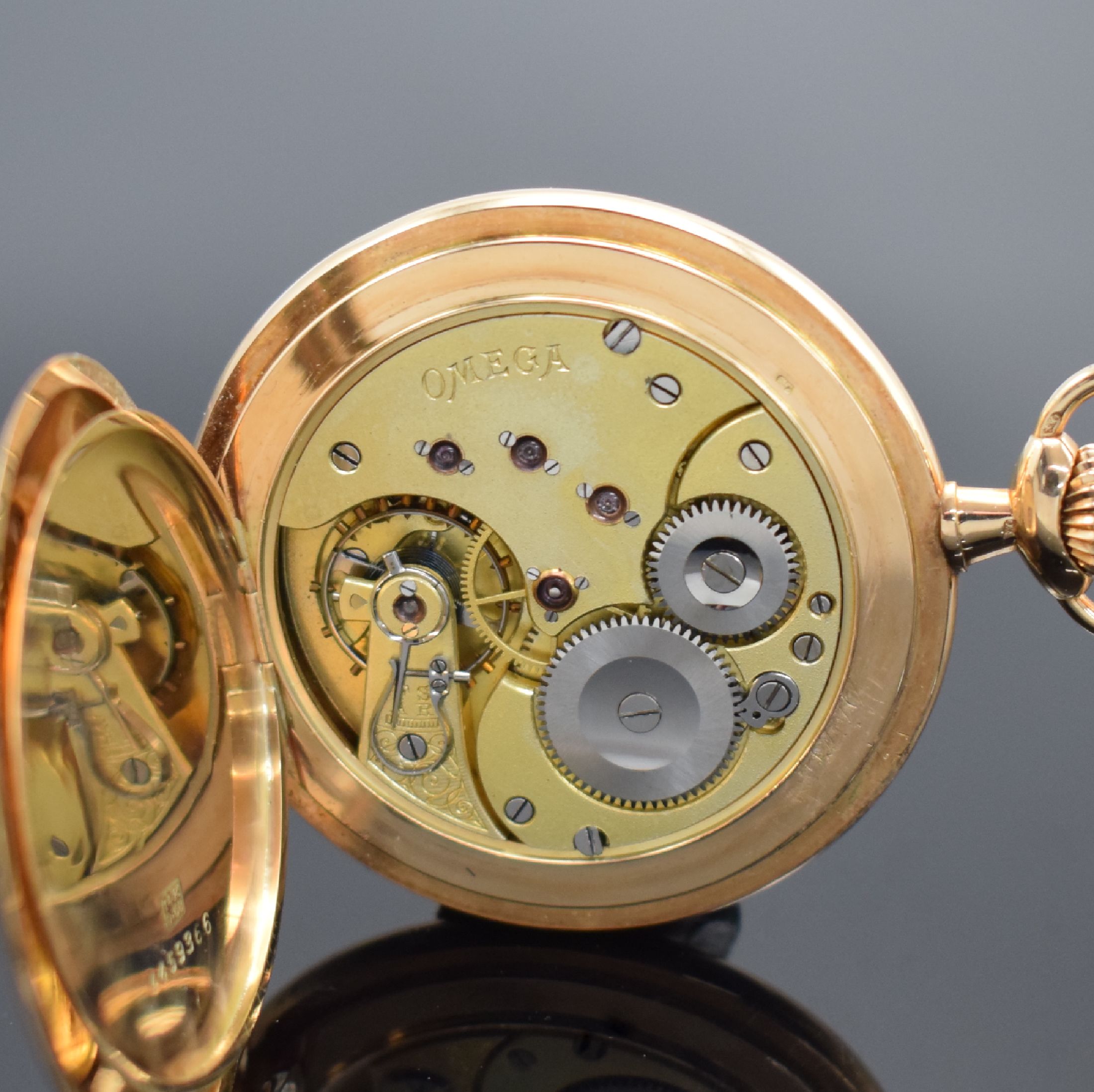 Detail g: OMEGA Savonette in RG 585/000, Schweiz um 1915, 3-Deckel Goldgeh., Sprungdeckel lose (abgebr.), Emailzifferbl. m. arab. Zahlen, gebl. Birnenzeiger, ...