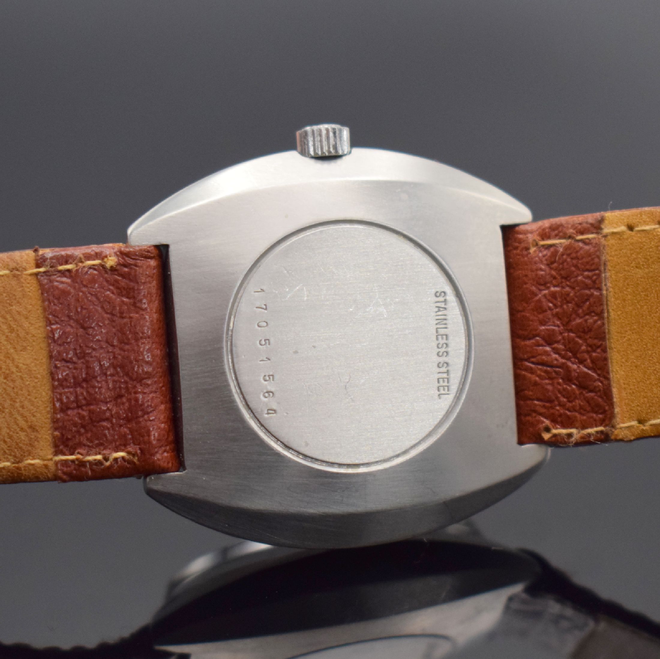 Detail c: LONGINES Admiral Herrenarmbanduhr in Stahl, Schweiz um 1965, Automatik, Ref. 3007-1, Monocoque-Geh., silb. Zifferbl. mit aufges. silb. Indexen, silb. ...