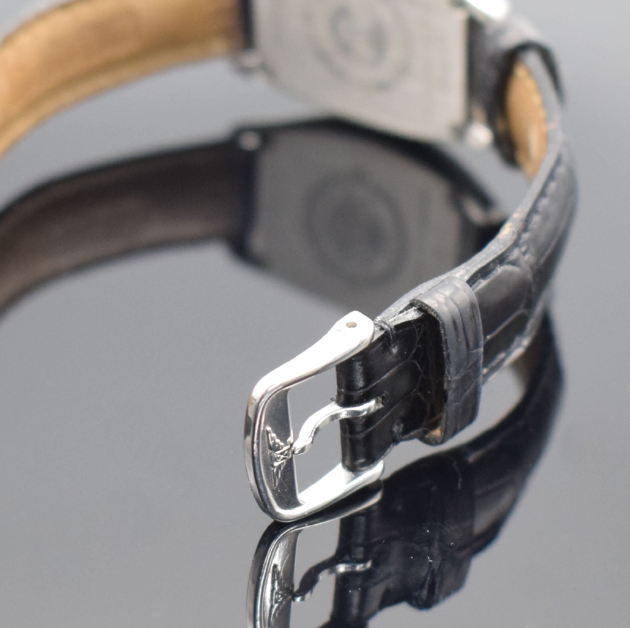 Detail b: LONGINES Damenarmbanduhr Evidenza Referenz L2.155.0.07.2, quarz, tonneauförmiges Edelstahlgeh. inkl. Lederband m. orig. Dornschl., Boden 4-fach ...