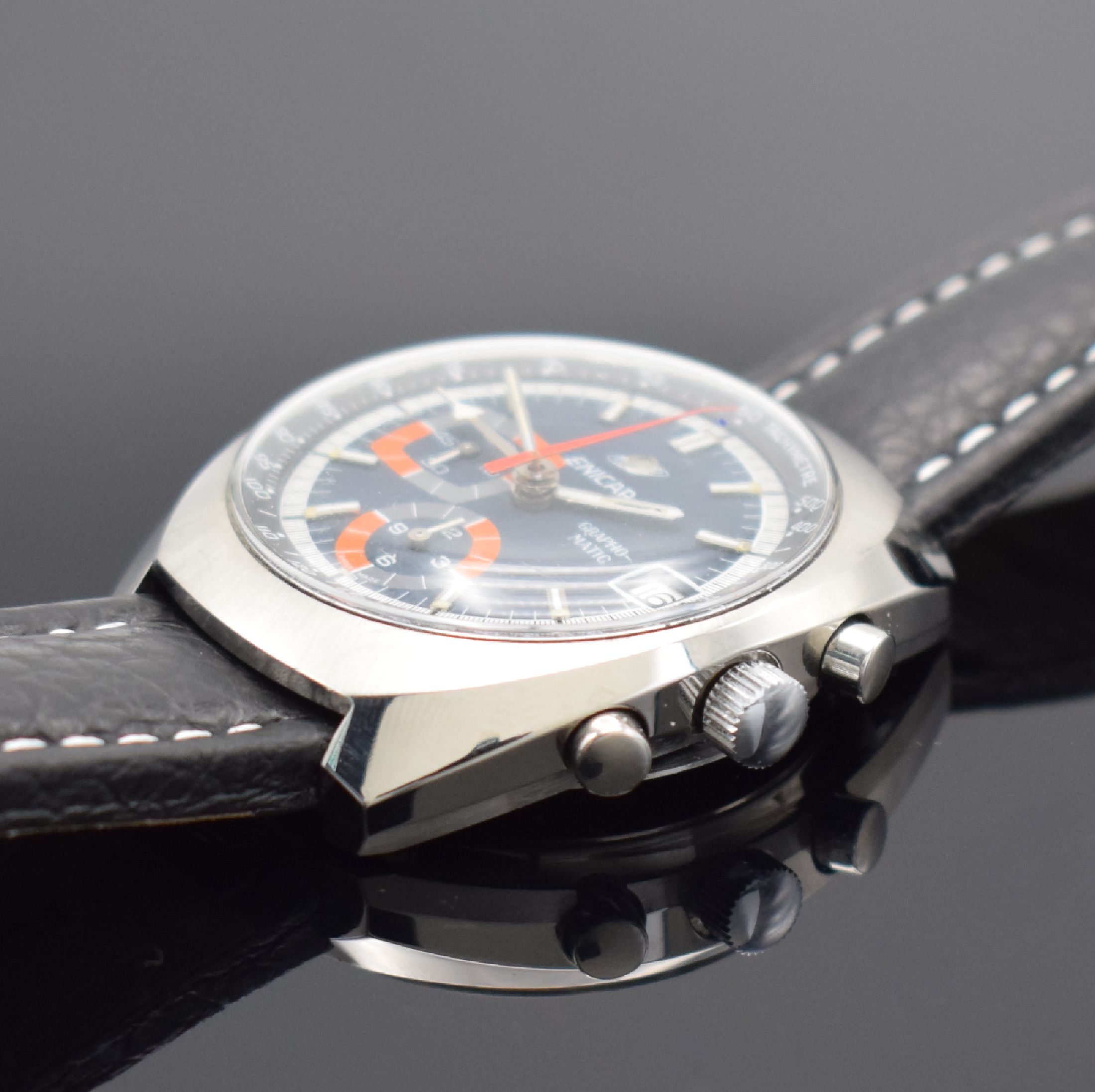 Detail b: ENICAR Grapho-Matic Herrenarmbanduhr mit Chronograph in Stahl, Schweiz 1970er Jahre, Automatik, Boden verschr., blaues Zifferbl. m. aufges. ...