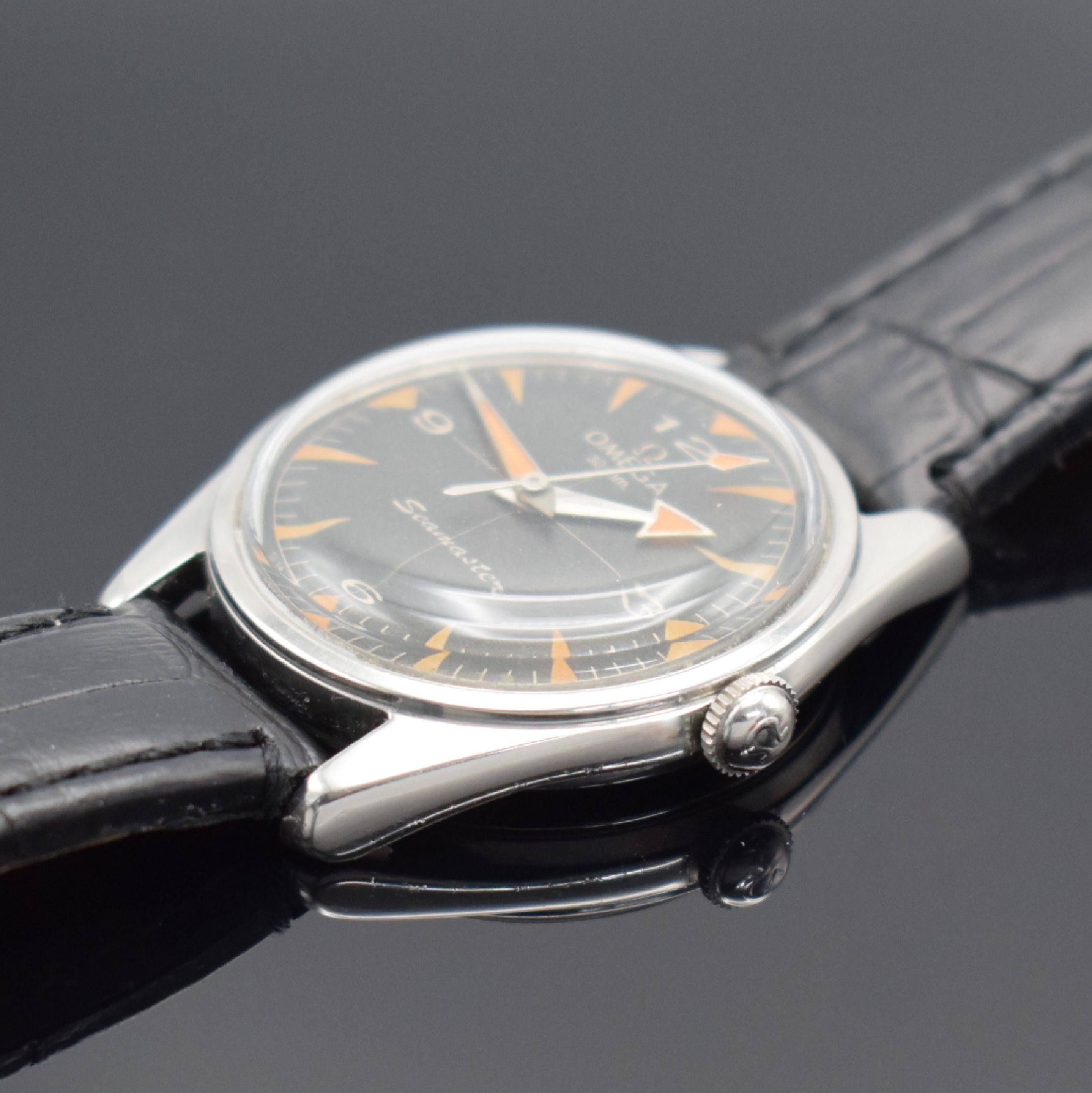 Detail b: OMEGA Herrenarmbanduhr Seamaster Referenz 2990 1SC, Handaufzug, Schweiz um 1960, Edelstahlgeh., Boden aufgedr., Zifferblatt m. Fadenkreuz rest./ers., ...