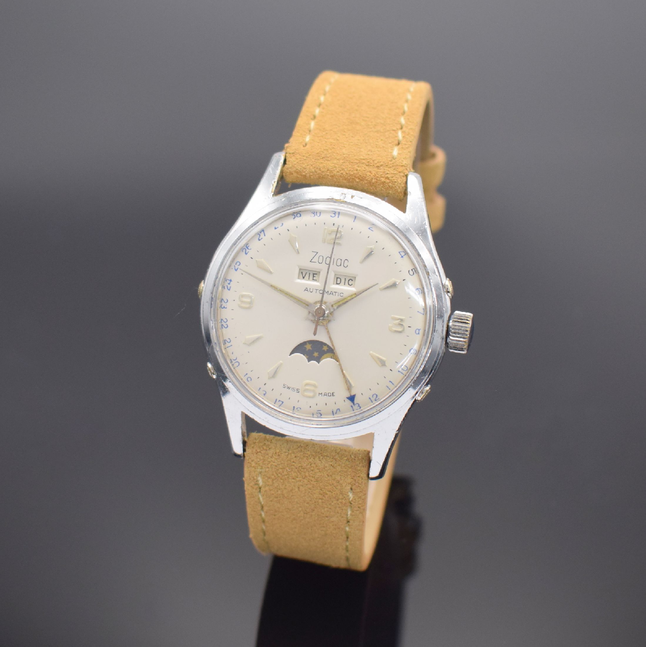 Herrenarmbanduhr mit Vollkalender Kaliber Felsa 693, Schweiz um 1950, Automatik, verchr. Geh. m. verschr. Stahlboden, silb. Zifferbl. rest., silb. ...