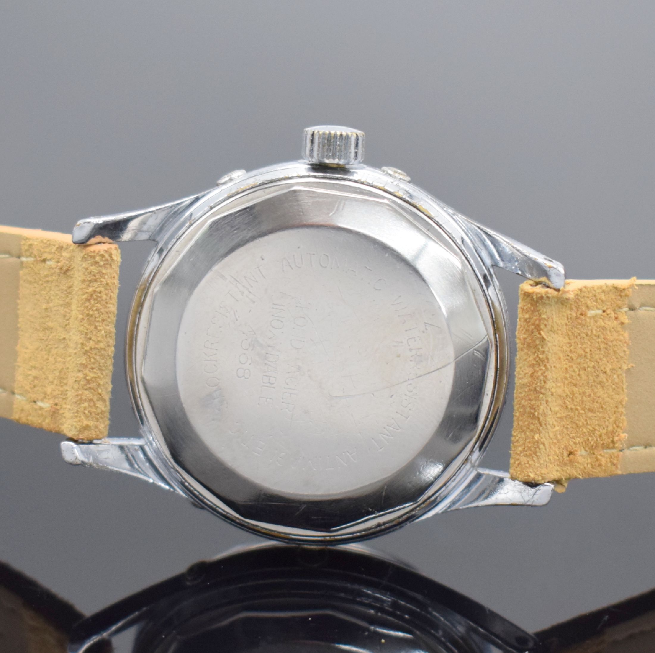Detail b: Herrenarmbanduhr mit Vollkalender Kaliber Felsa 693, Schweiz um 1950, Automatik, verchr. Geh. m. verschr. Stahlboden, silb. Zifferbl. rest., silb. ...