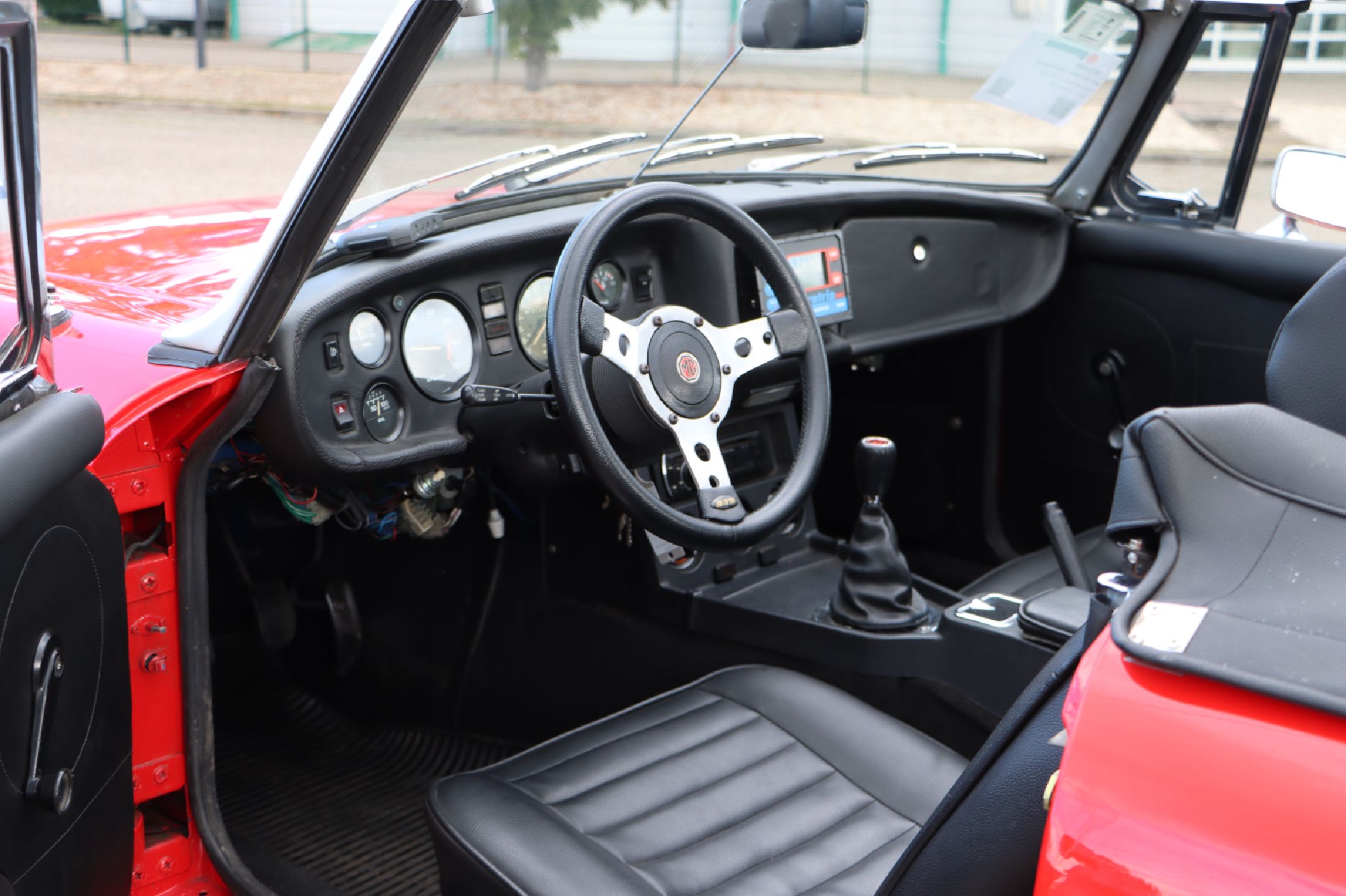 Detail c: MG MGB Roadster, EZ 11/1978, Fahrgestellnummer: GHN5UJ454432G, Laufleistung ca. 91.310 mls abgelesen, 70 kW/95 PS, Schaltgetriebe, Farbkombination ...