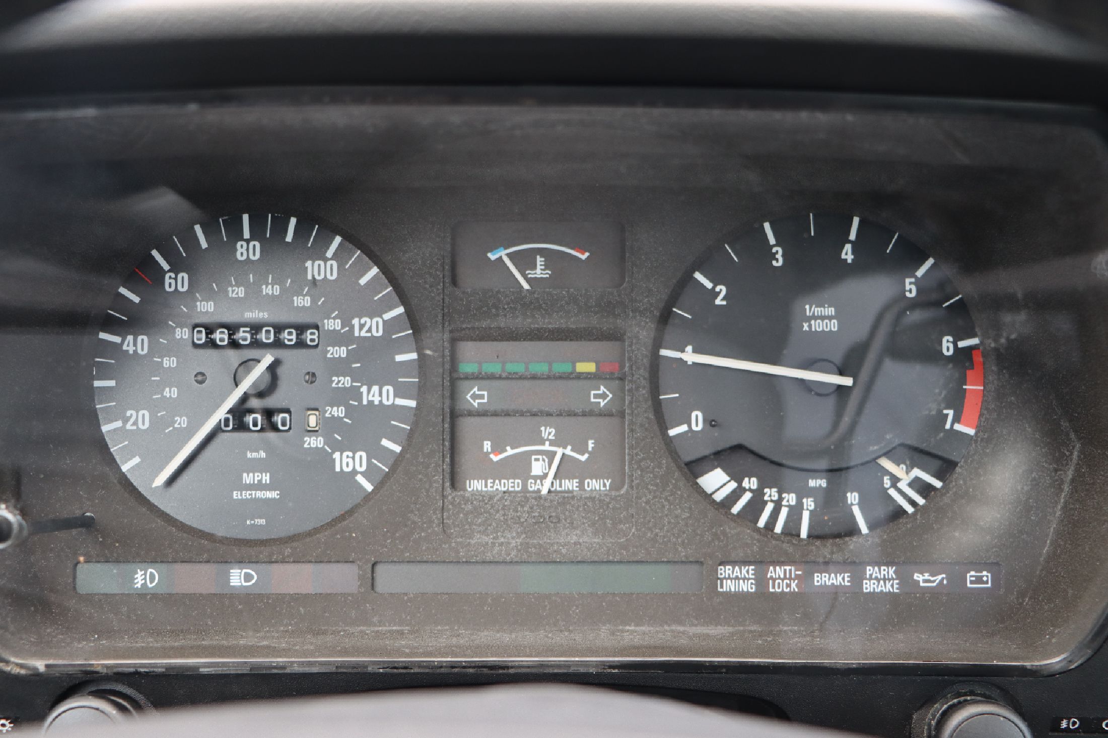 Detail g: 1988 BMW 635 CSI, Chassis Nr.: WBAEC8411J3267286 Dieser BMW 635 CSI Automatik mit Tempomat präsentiert sich in Original - Lackierung in BMW ...