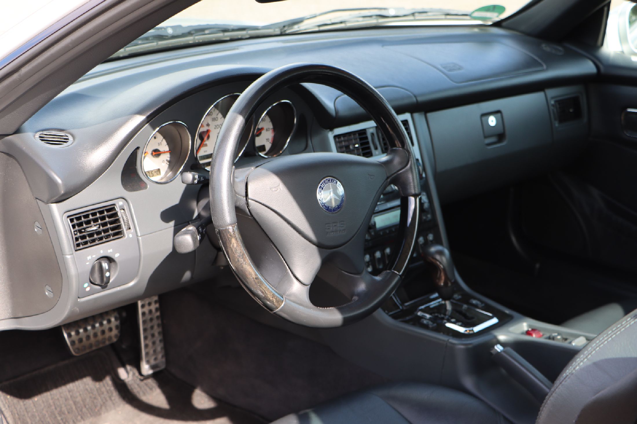 Detail d: Mercedes-Benz SLK 320, EZ 07/2003, Fahrgestellnummer: WDB1704651F280832, Laufleistung ca. 76.000 km abgelesen, 160 kW/ 218 PS, Scheckheftgeplegt, ...