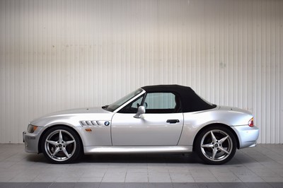 26487885f - BMW Z3 Roadster, year of manufacture 06/2001, chassis number: WBACN51080LL20365, mileage approximately 85.000 km, 170 kW/231 PS, automatic transmission, exterior color silver, interior leather red/black, imported from Japan, customs cleared, VAT deductible