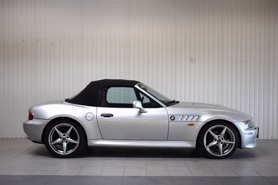 26487885g - BMW Z3 Roadster, year of manufacture 06/2001, chassis number: WBACN51080LL20365, mileage approximately 85.000 km, 170 kW/231 PS, automatic transmission, exterior color silver, interior leather red/black, imported from Japan, customs cleared, VAT deductible