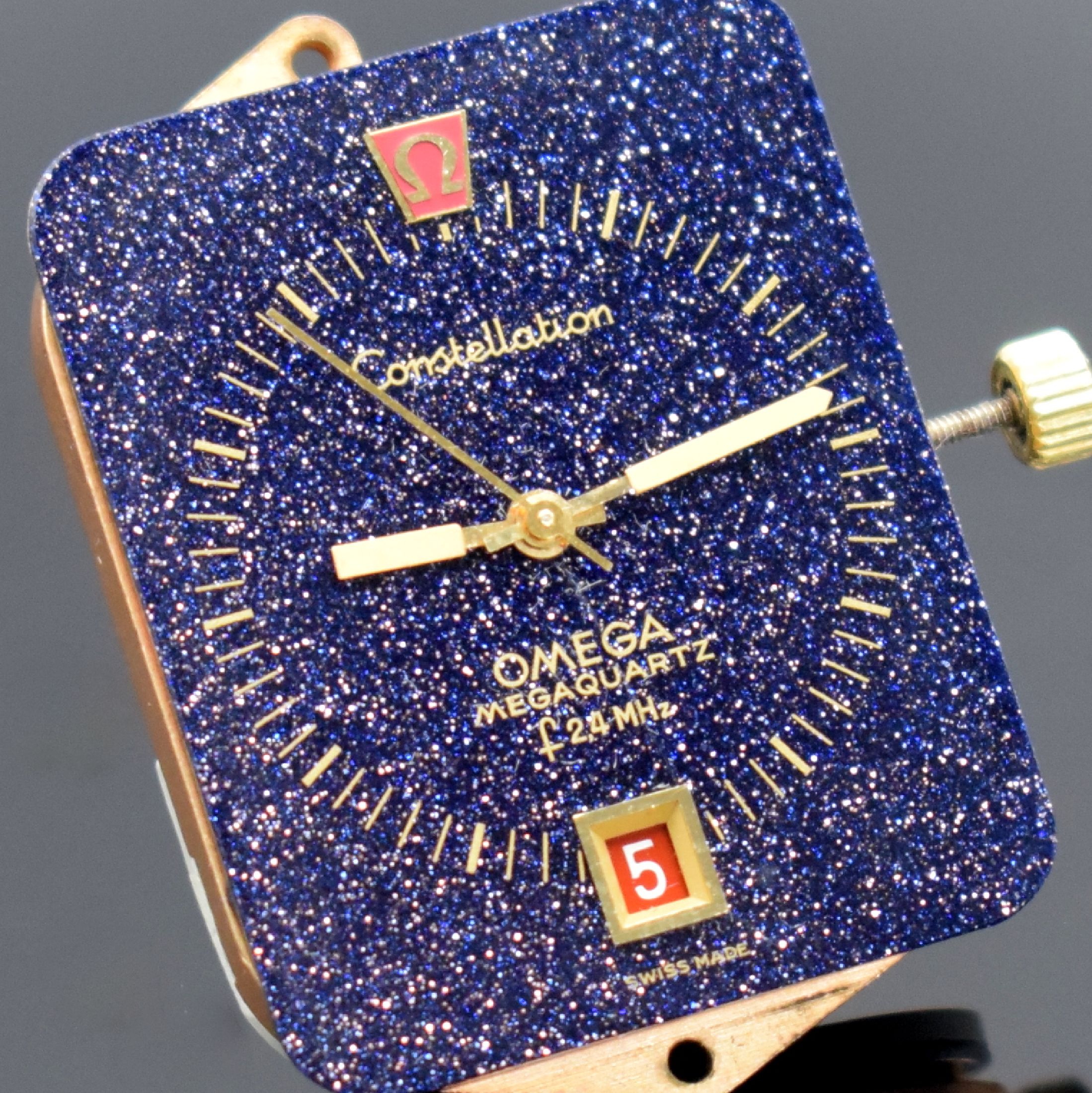 Detail a: OMEGA Constellation Megaquartz f 24 MHz Werk Kaliber 1510 mit Aventurin Zifferblatt, Schweiz um 1972, quartz, rotverg. Werk Kal. 1510, 13 St., ...