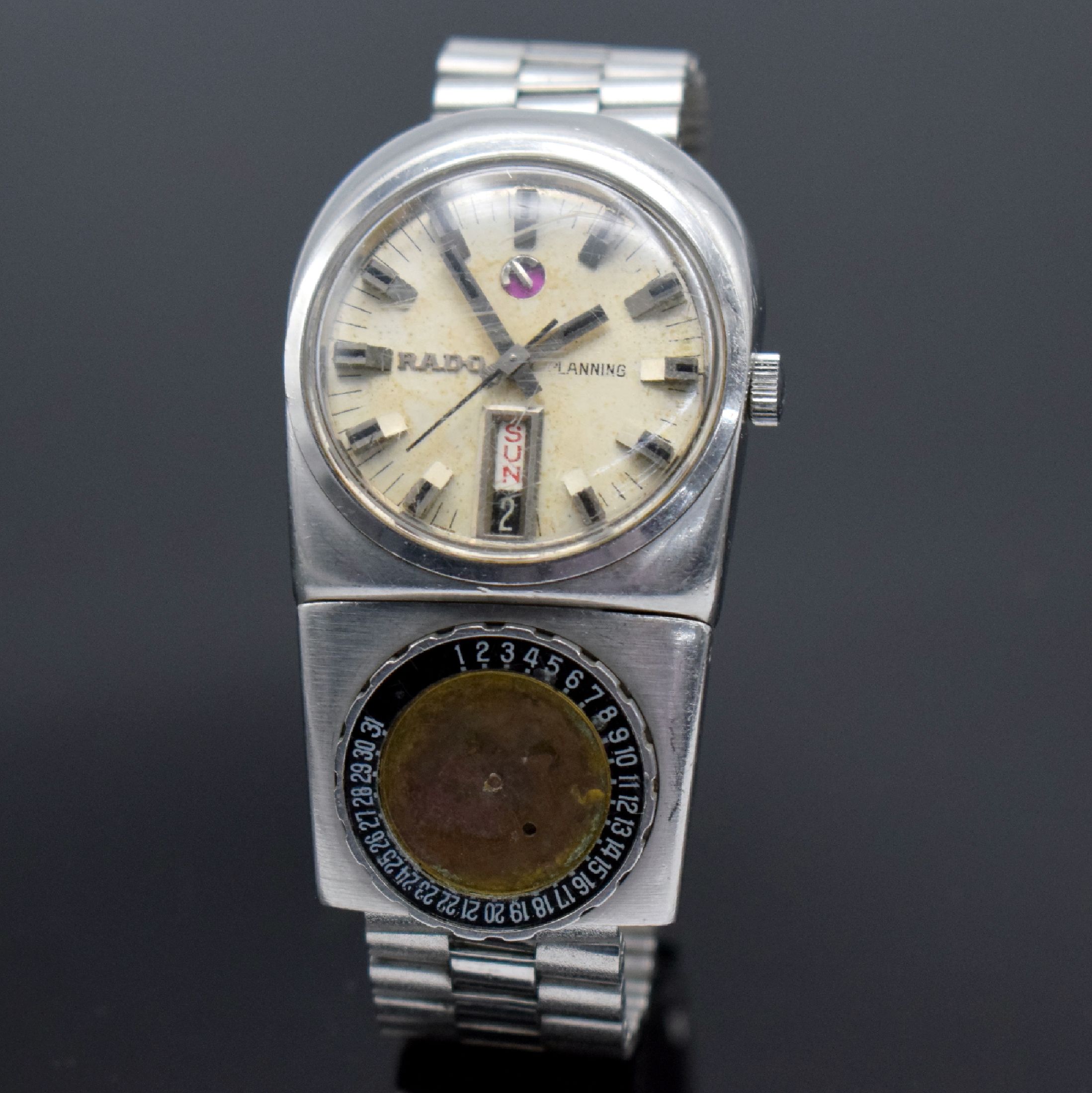 RADO Planning sehr seltene Herrenarmbanduhr mit Kalender Referenz 11800, Schweiz um 1970, Automatik, massives pultförmiges Gehäuse in Edelstahl, ...