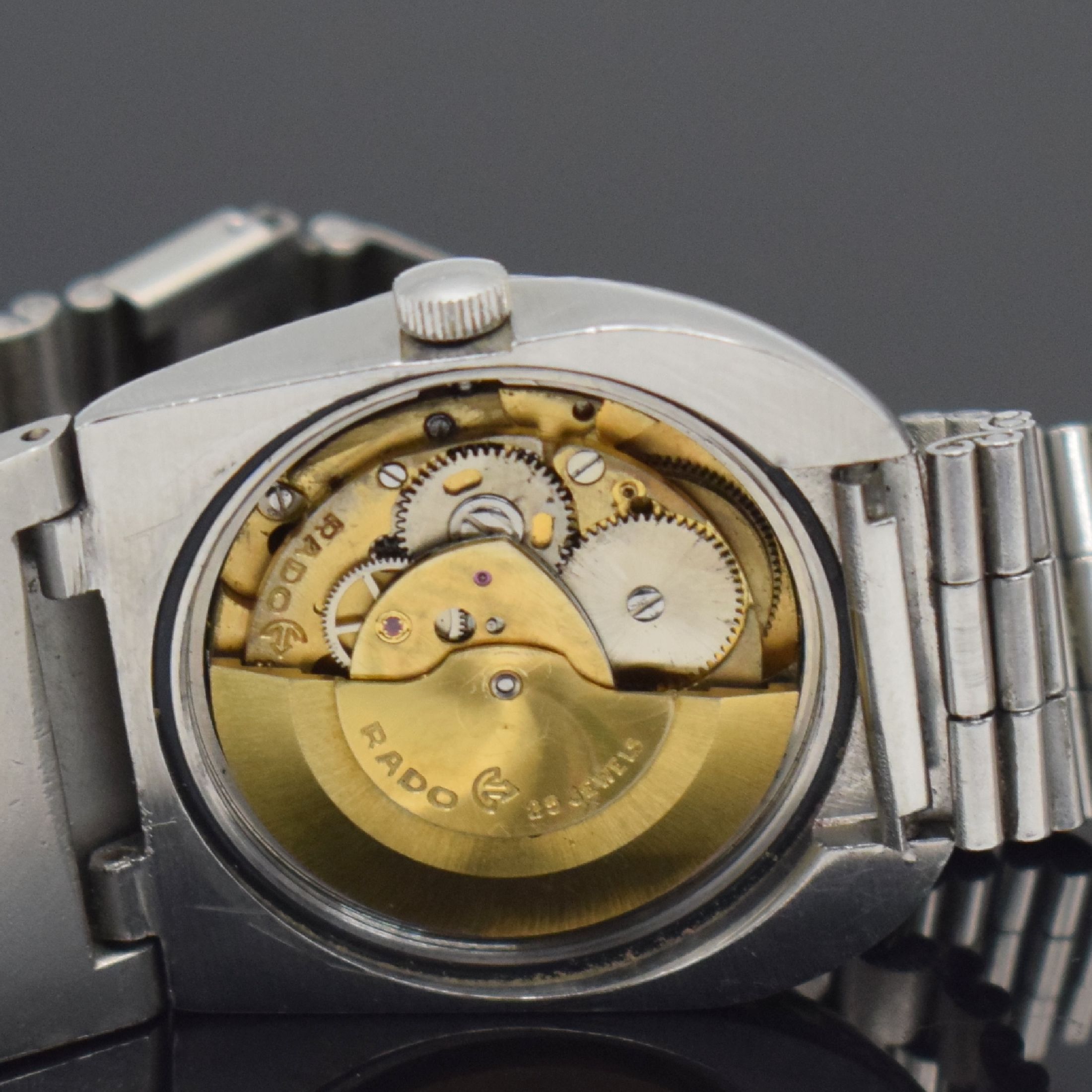 Detail h: RADO Planning sehr seltene Herrenarmbanduhr mit Kalender Referenz 11800, Schweiz um 1970, Automatik, massives pultförmiges Gehäuse in Edelstahl, ...