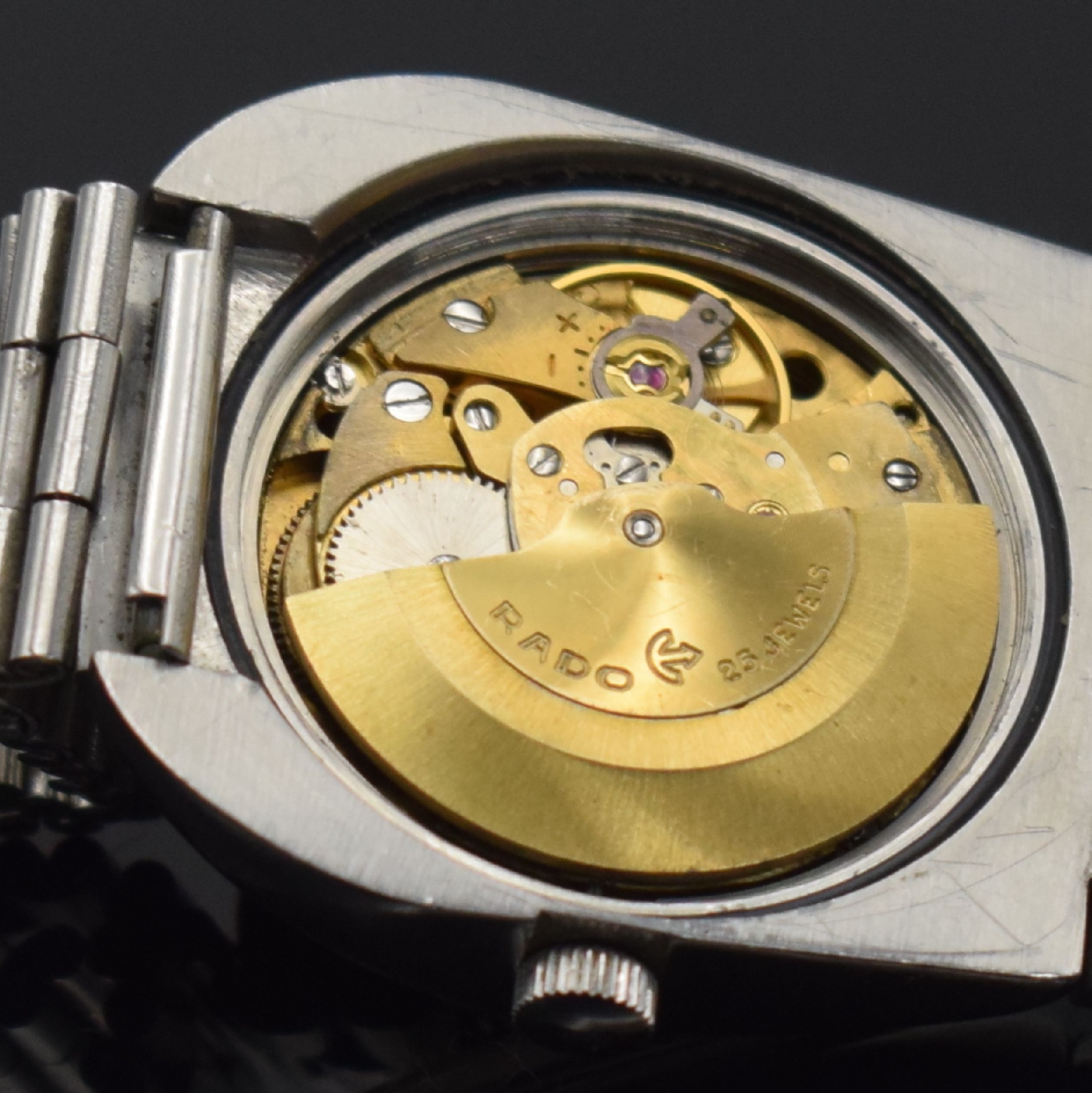 Detail i: RADO Planning sehr seltene Herrenarmbanduhr mit Kalender Referenz 11800, Schweiz um 1970, Automatik, massives pultförmiges Gehäuse in Edelstahl, ...