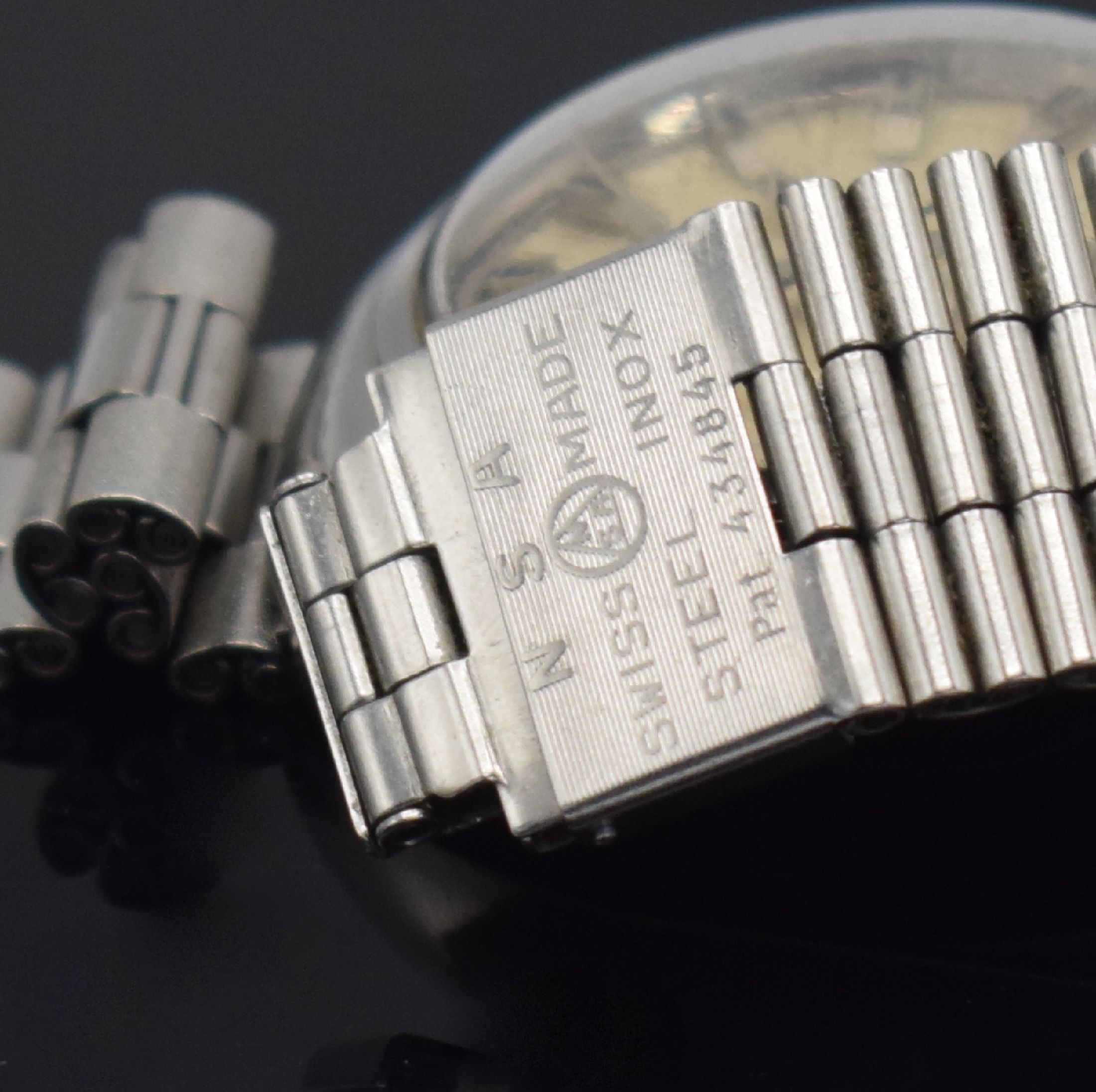 Detail j: RADO Planning sehr seltene Herrenarmbanduhr mit Kalender Referenz 11800, Schweiz um 1970, Automatik, massives pultförmiges Gehäuse in Edelstahl, ...