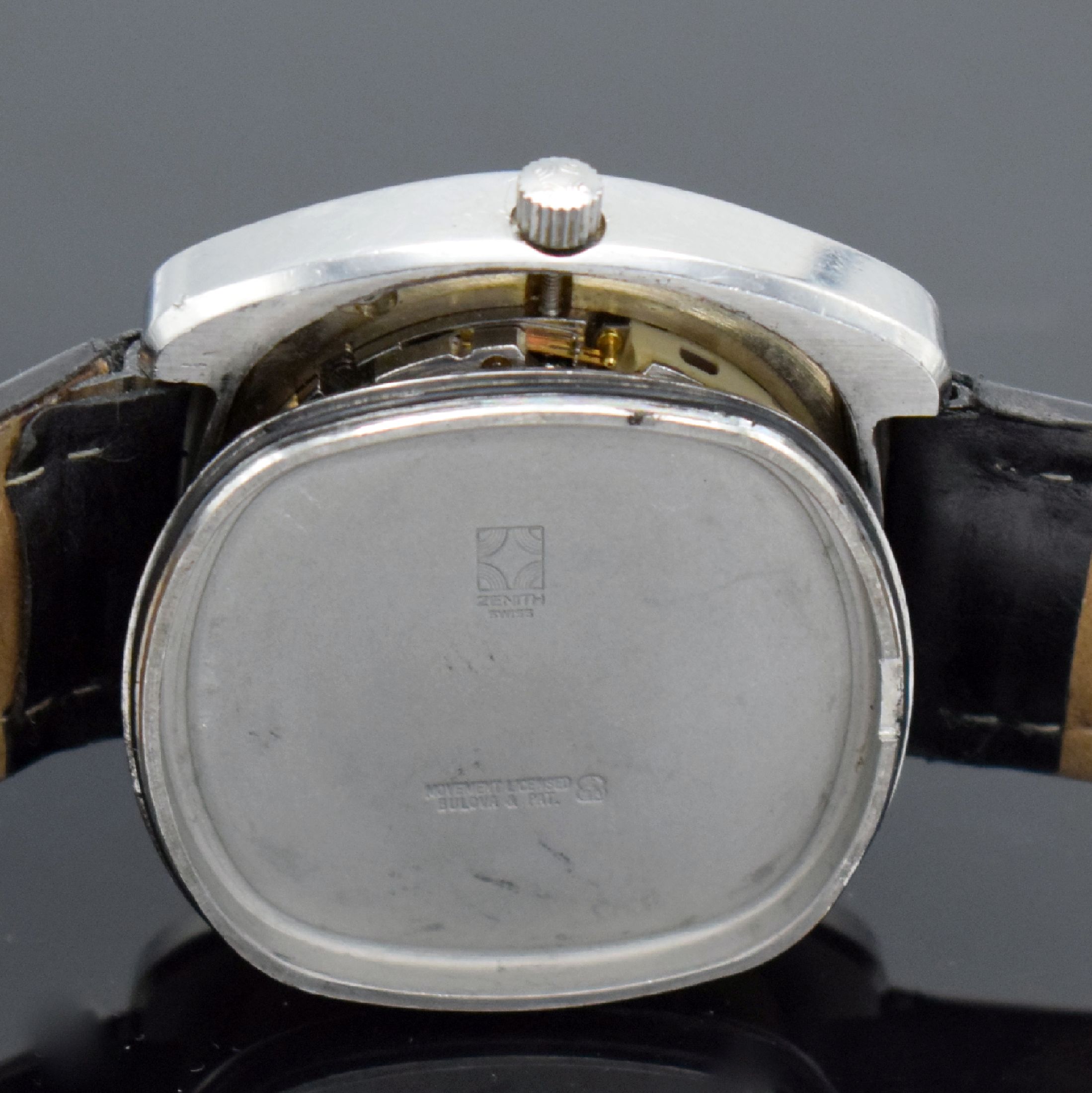 Detail f: MOVADO ZENITH XL-Tronic Herrenarmbanduhr mit Stimmgabelschwinger Kaliber 50.0, Schweiz um 1970, massives 2-teil. Geh., Boden aufgedr., silb. strukt. ...