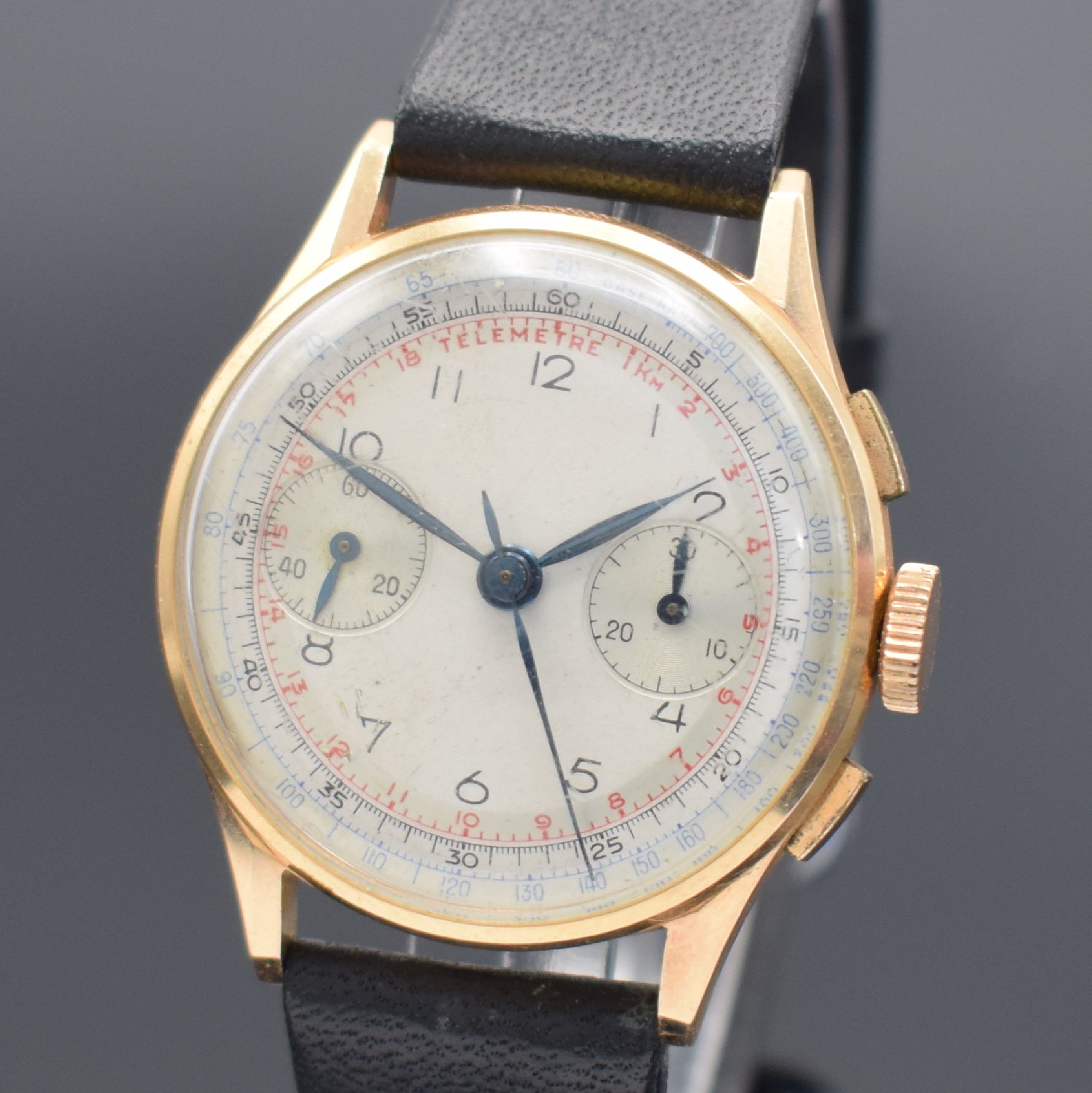 Detail a: Herrenchronograph in RG 750/000 Kaliber Landeron, Schweiz um 1945, Handaufzug, Geh. dell., Boden aufgedr., schönes originales silb. Duoton-Zifferbl. ...