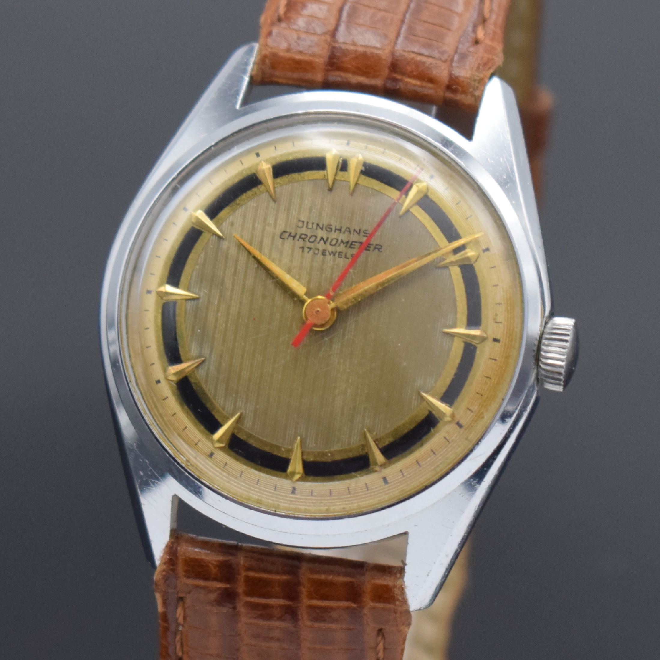 Detail a: JUNGHANS Chronometer Herrenarmbanduhr mit Kaliber 82/1, Deutschland um 1954, Handaufzug, verchr. Geh., Stahlboden geschr., schönes mehrfarb. ...