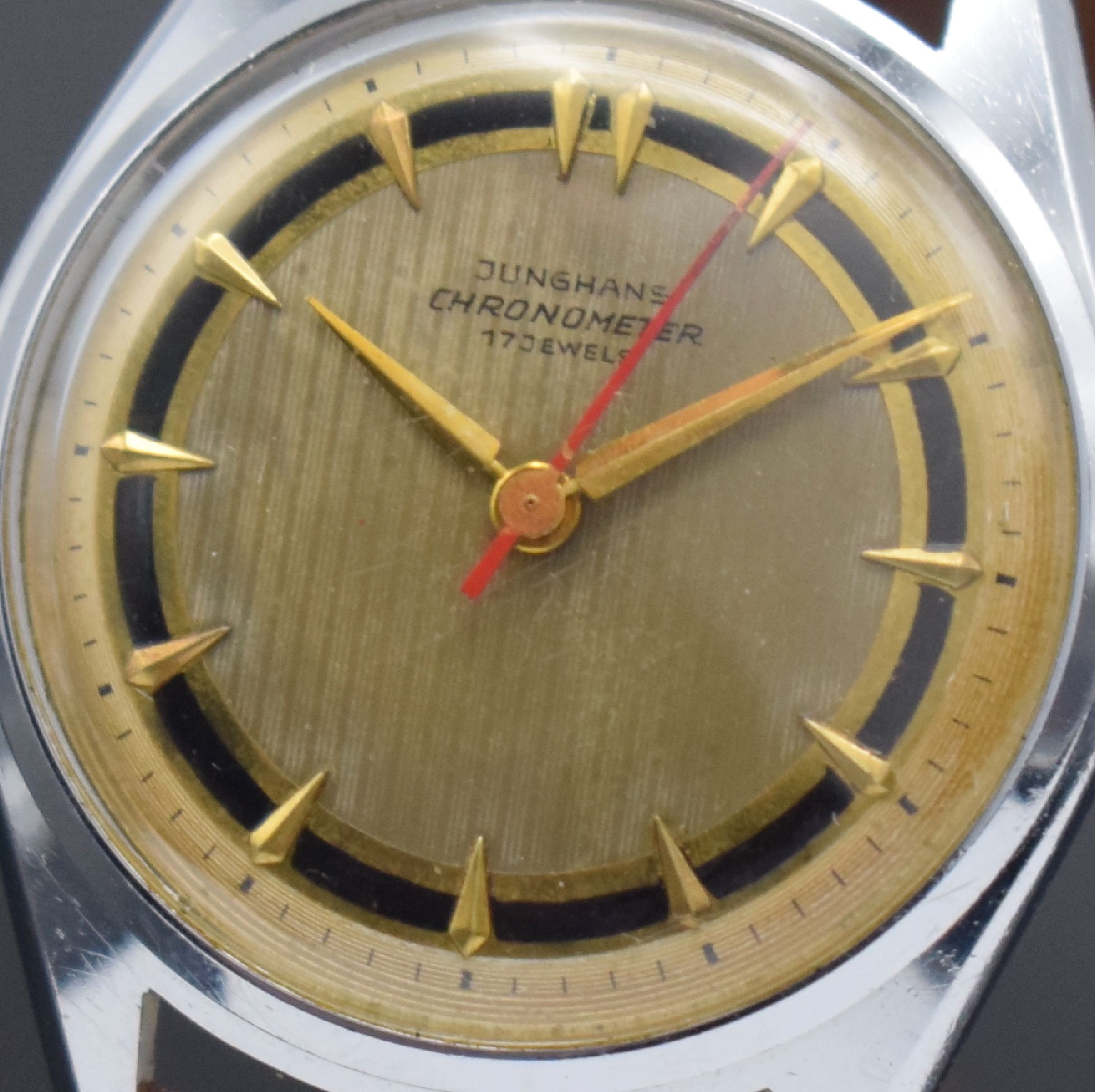 Detail b: JUNGHANS Chronometer Herrenarmbanduhr mit Kaliber 82/1, Deutschland um 1954, Handaufzug, verchr. Geh., Stahlboden geschr., schönes mehrfarb. ...