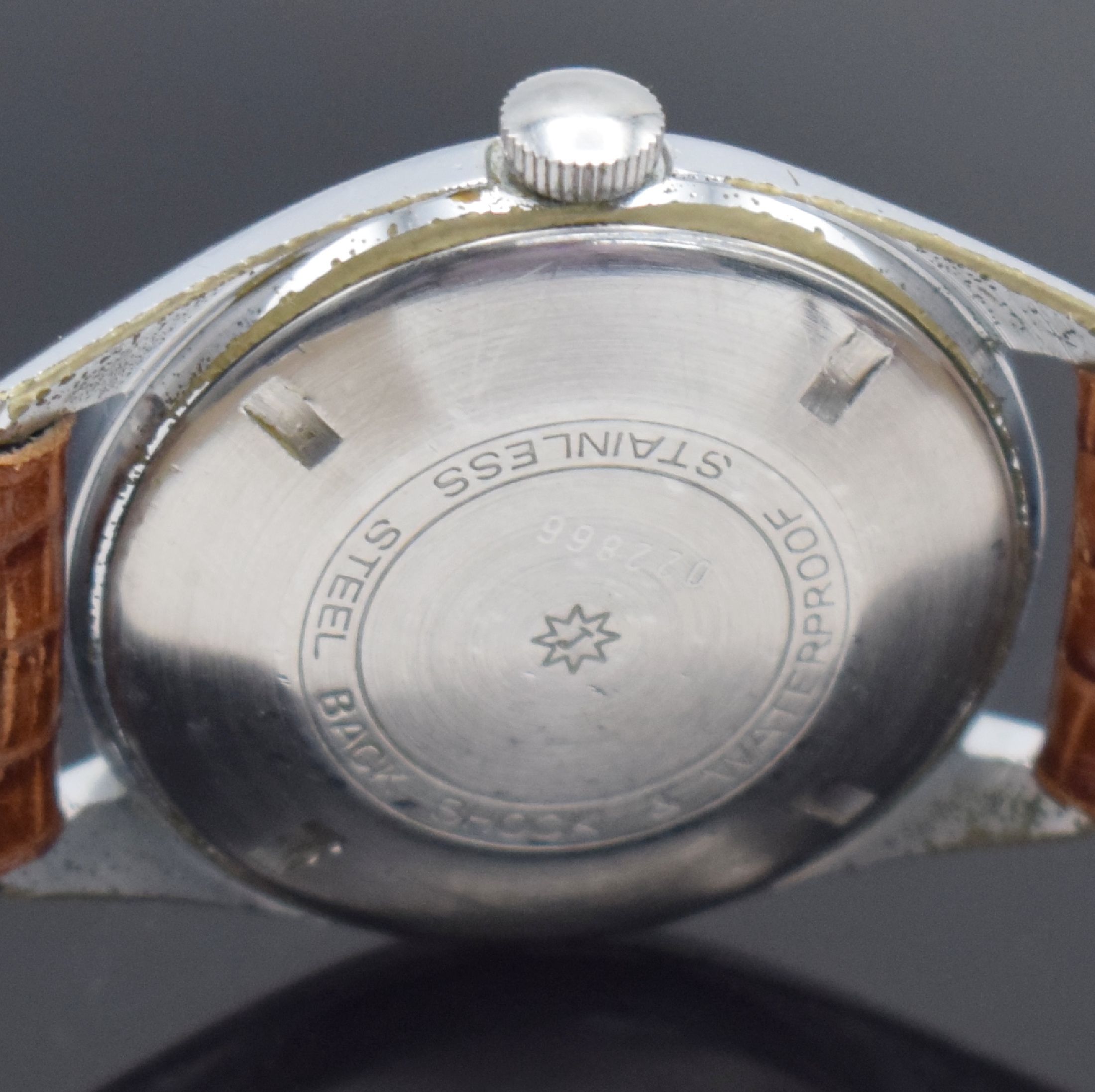 Detail c: JUNGHANS Chronometer Herrenarmbanduhr mit Kaliber 82/1, Deutschland um 1954, Handaufzug, verchr. Geh., Stahlboden geschr., schönes mehrfarb. ...