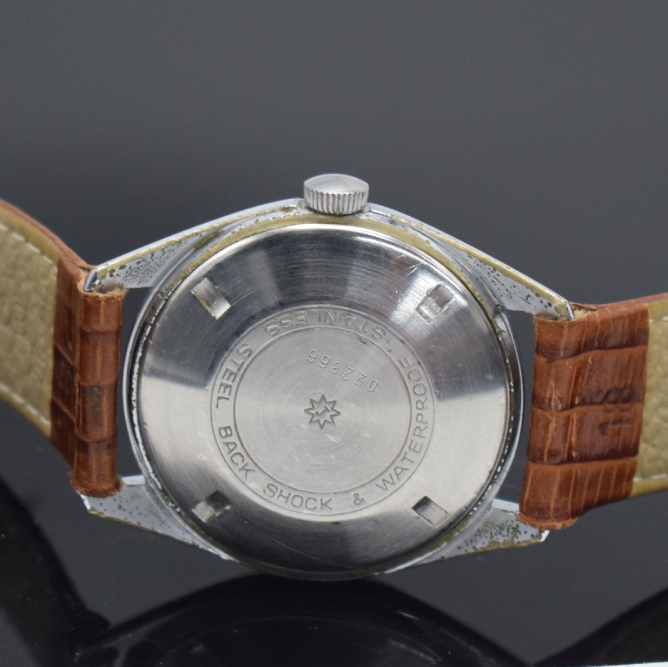 Detail f: JUNGHANS Chronometer Herrenarmbanduhr mit Kaliber 82/1, Deutschland um 1954, Handaufzug, verchr. Geh., Stahlboden geschr., schönes mehrfarb. ...