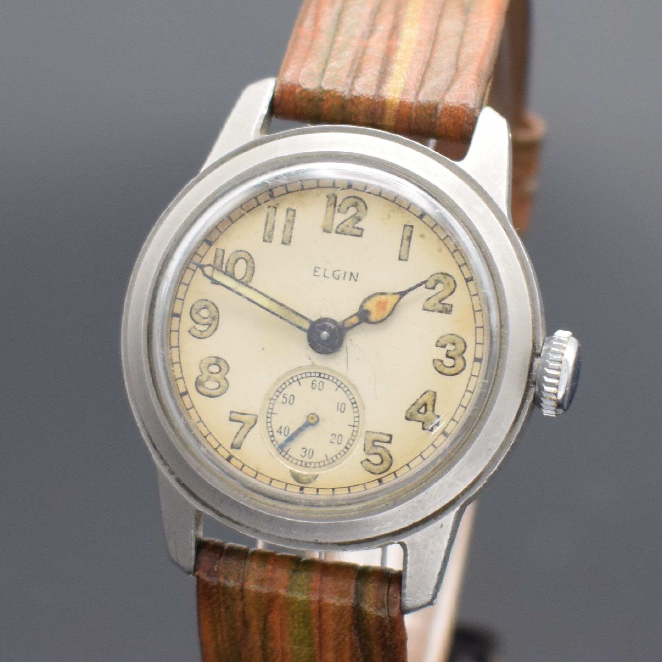 Detail a: ELGIN Ord Corps USA No.OG-263922 militärische Armbanduhr, USA II WK, Handaufzug, 2-teil. Geh., Boden m. Vers.-Nr. geschr., silb. Zifferbl. pat. m. ...