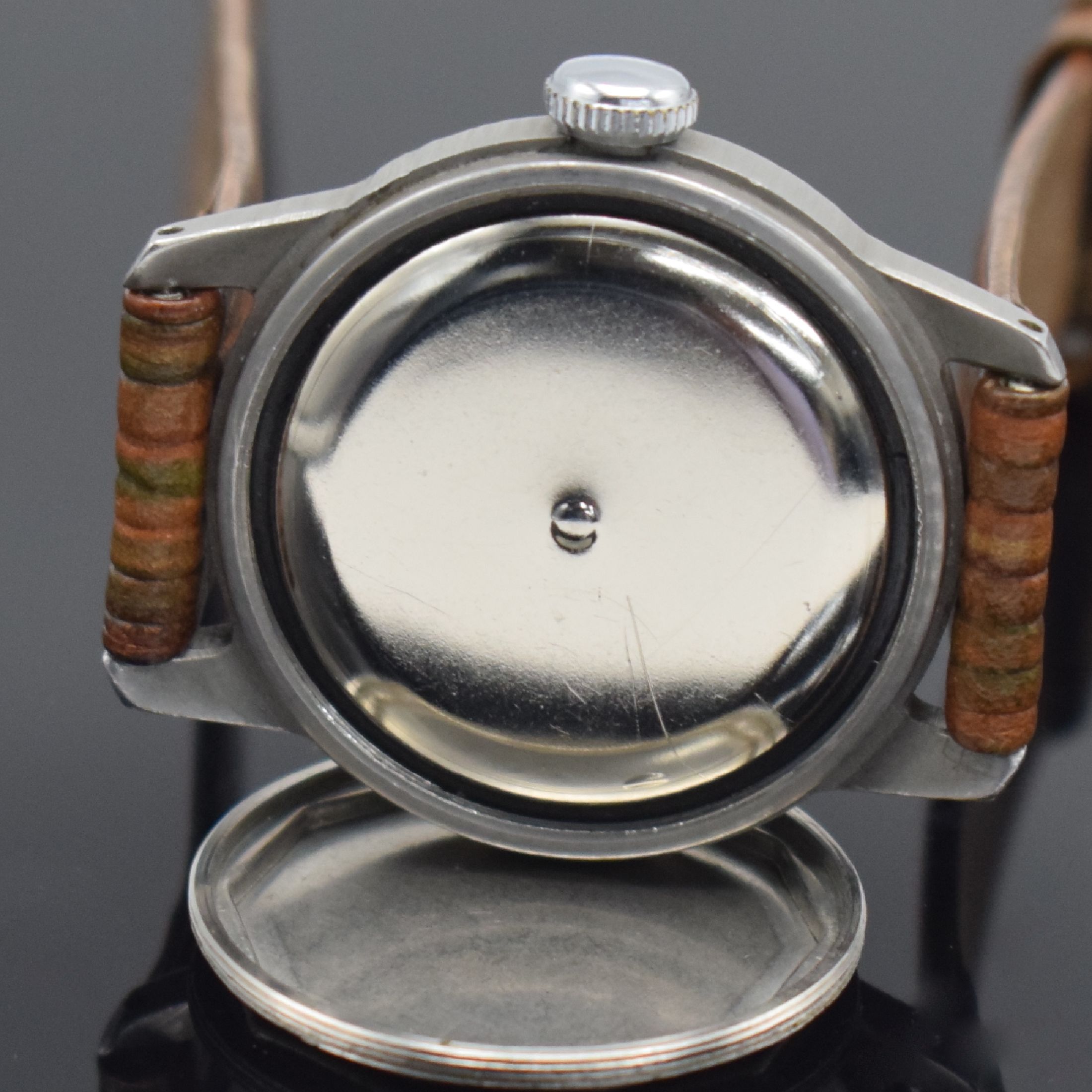 Detail g: ELGIN Ord Corps USA No.OG-263922 militärische Armbanduhr, USA II WK, Handaufzug, 2-teil. Geh., Boden m. Vers.-Nr. geschr., silb. Zifferbl. pat. m. ...