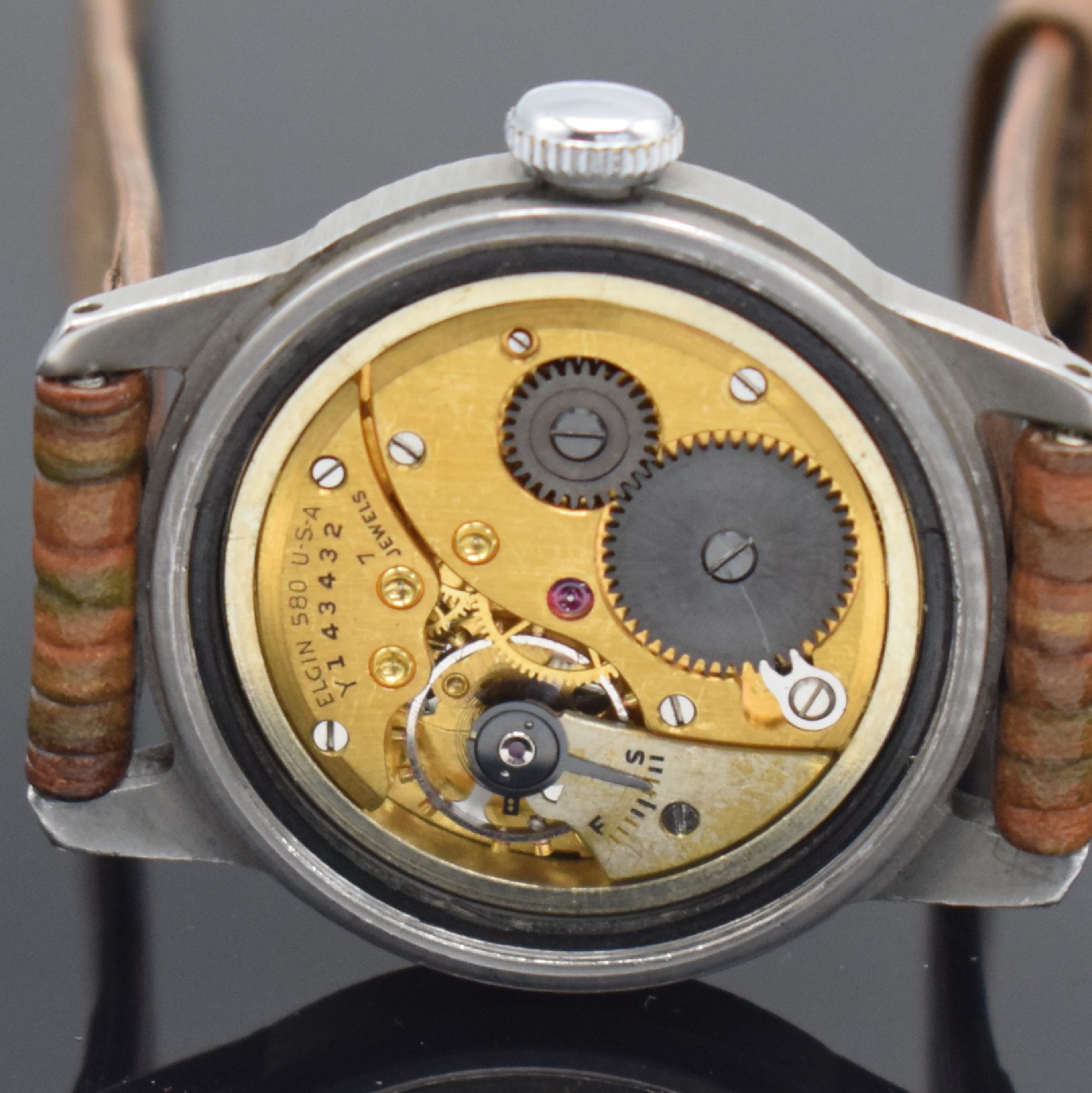 Detail i: ELGIN Ord Corps USA No.OG-263922 militärische Armbanduhr, USA II WK, Handaufzug, 2-teil. Geh., Boden m. Vers.-Nr. geschr., silb. Zifferbl. pat. m. ...