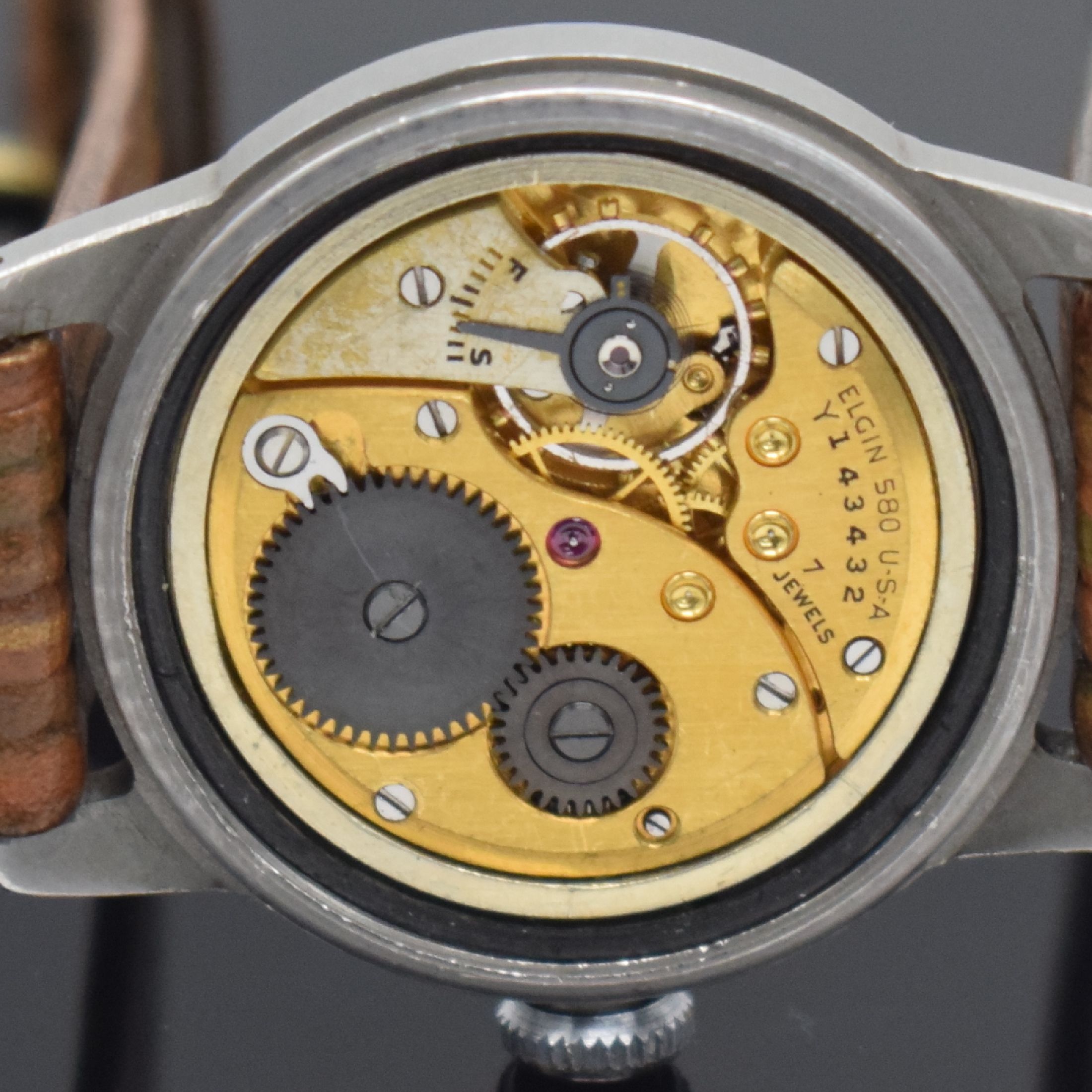 Detail j: ELGIN Ord Corps USA No.OG-263922 militärische Armbanduhr, USA II WK, Handaufzug, 2-teil. Geh., Boden m. Vers.-Nr. geschr., silb. Zifferbl. pat. m. ...
