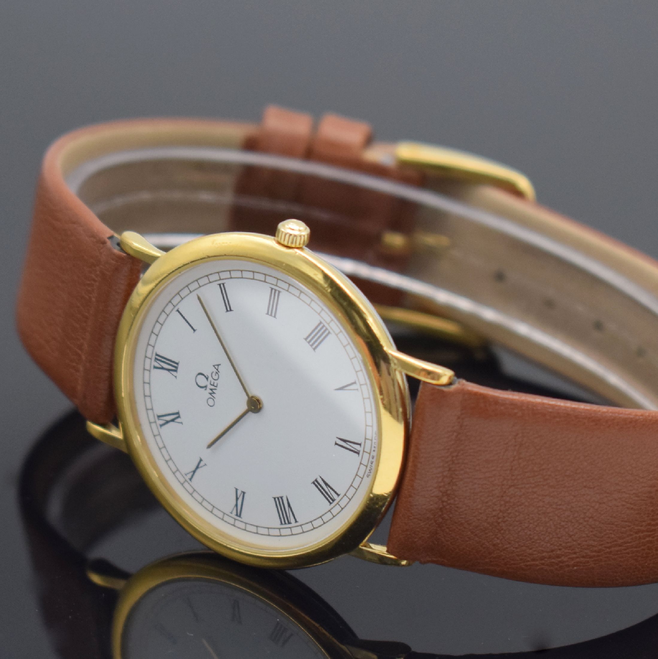 Detail b: OMEGA De Ville Armbanduhr, Schweiz um 1990, quarz, Ref. 195 0075.1, verg. Gehäuse, Stahlboden aufgedr., weißes Zifferbl. m. röm. Zahlen, gold. ...