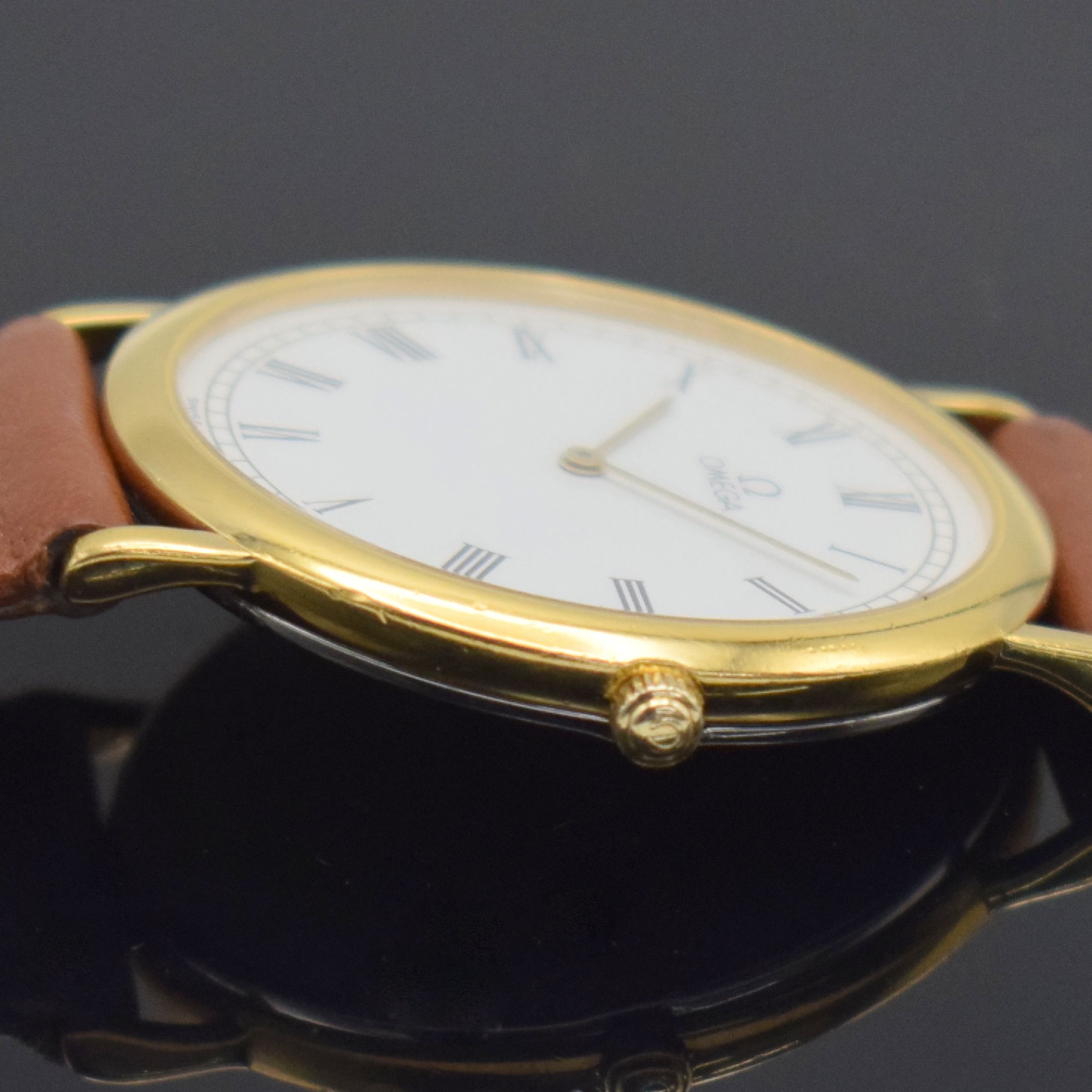Detail c: OMEGA De Ville Armbanduhr, Schweiz um 1990, quarz, Ref. 195 0075.1, verg. Gehäuse, Stahlboden aufgedr., weißes Zifferbl. m. röm. Zahlen, gold. ...