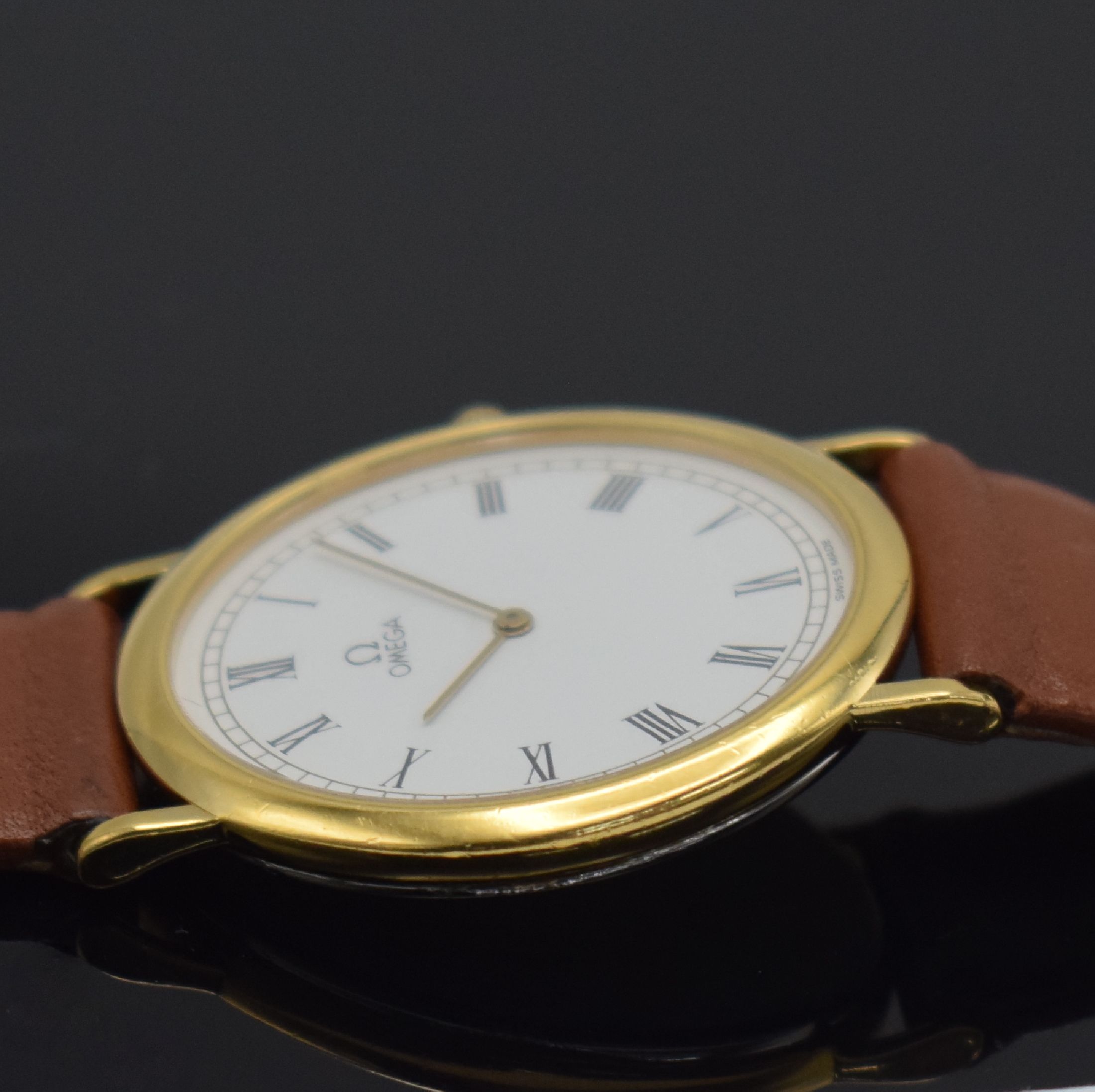 Detail d: OMEGA De Ville Armbanduhr, Schweiz um 1990, quarz, Ref. 195 0075.1, verg. Gehäuse, Stahlboden aufgedr., weißes Zifferbl. m. röm. Zahlen, gold. ...