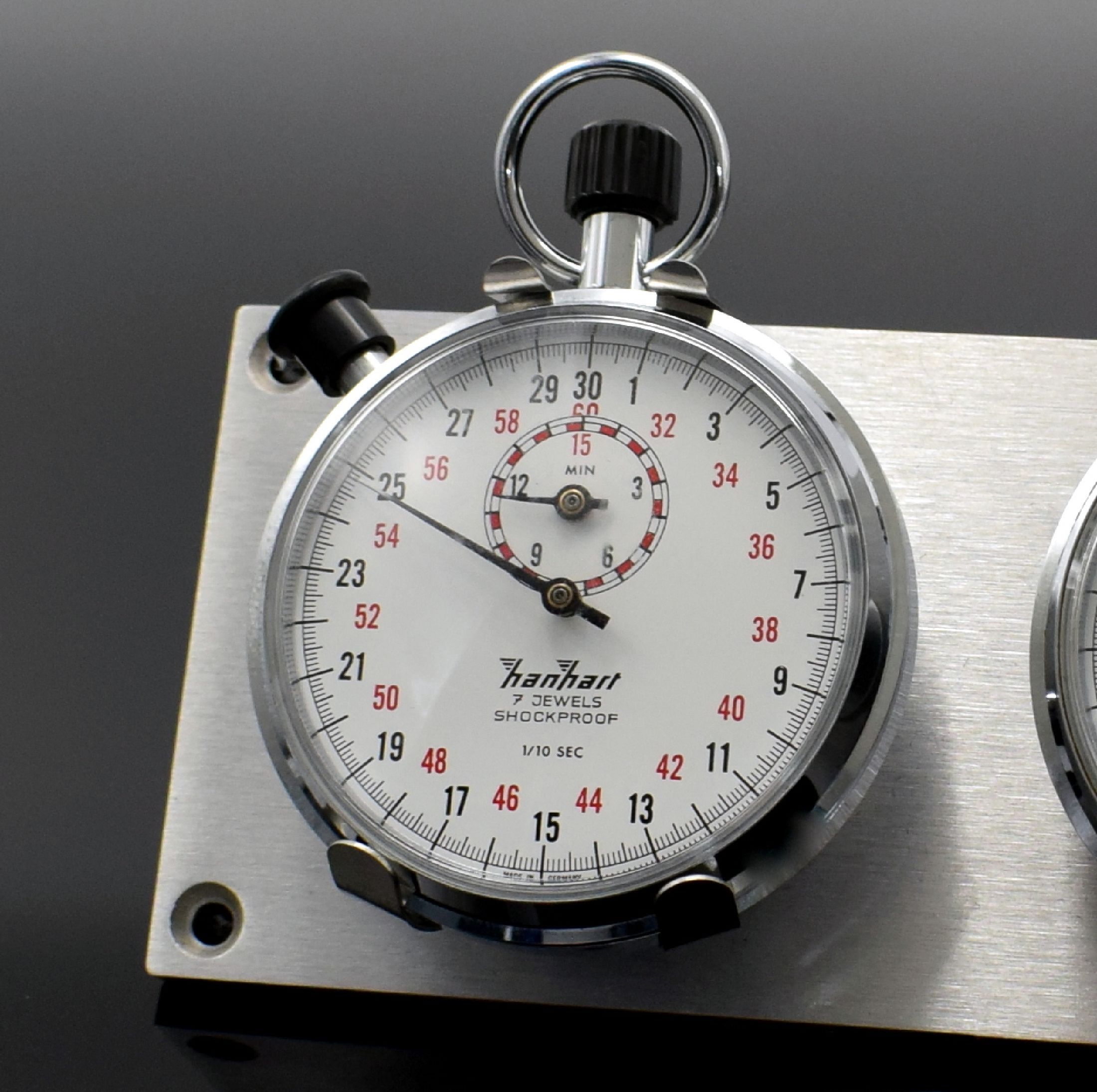 Detail a: 2 HANHART Stoppuhren auf Aluminiumplatte für Motorsport, beide 30/60 Sek.- & 15 Min.- Stoppzähler, 1x m. Additionszähler, Uhren Deutschland um ...