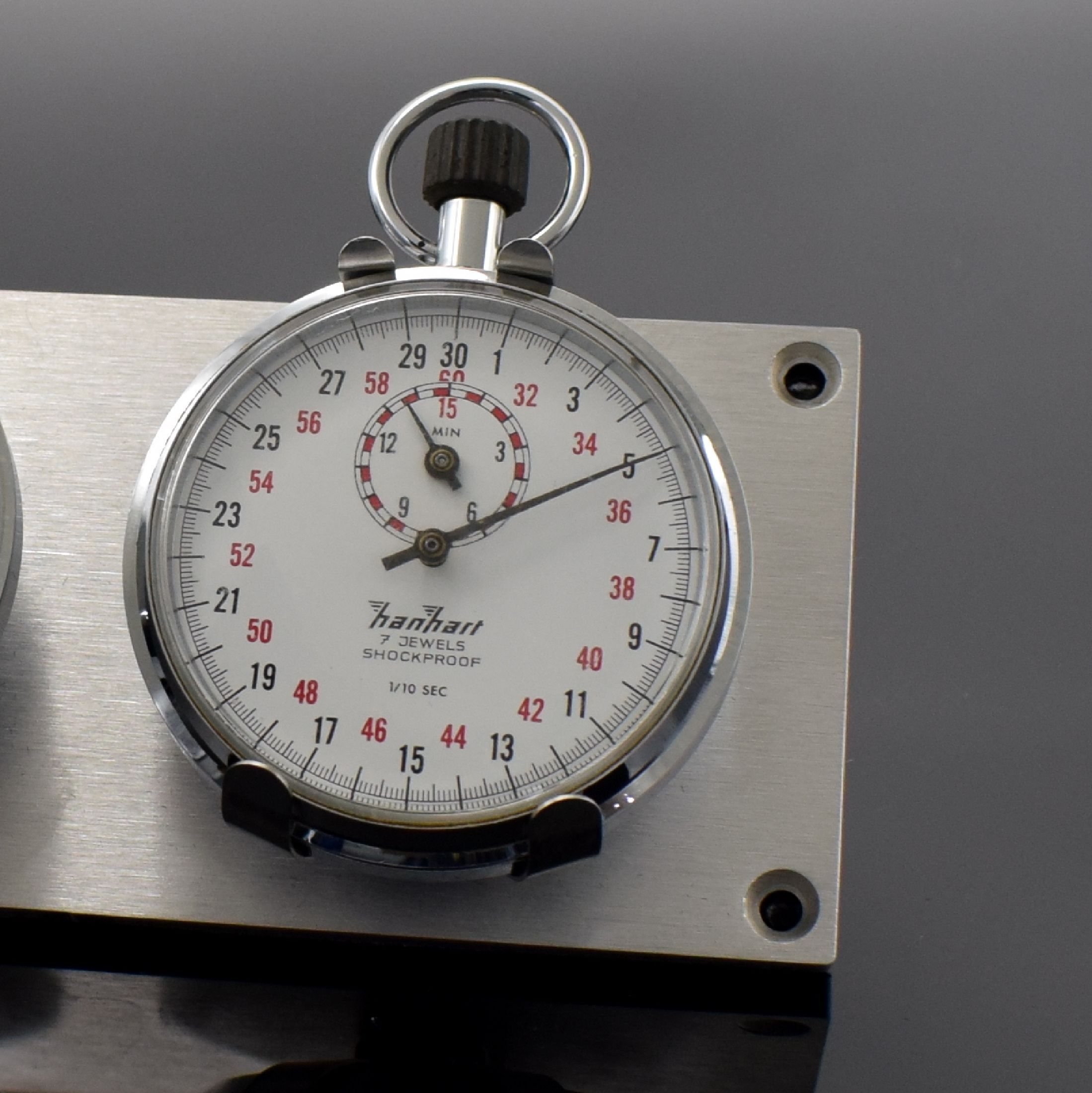 Detail b: 2 HANHART Stoppuhren auf Aluminiumplatte für Motorsport, beide 30/60 Sek.- & 15 Min.- Stoppzähler, 1x m. Additionszähler, Uhren Deutschland um ...