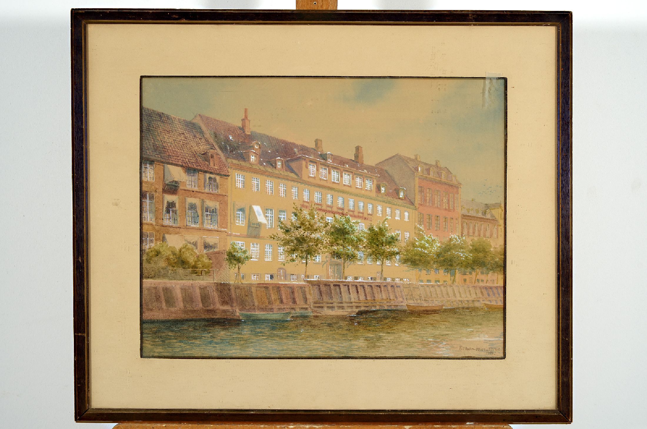 Fritz Staehr-Olsen, 1858 Kopenhagen-1922 Nykobing, Blick über den Fluss auf die Häuser der Stadt, Aquarell auf Papier, rechts unten signiert und ...