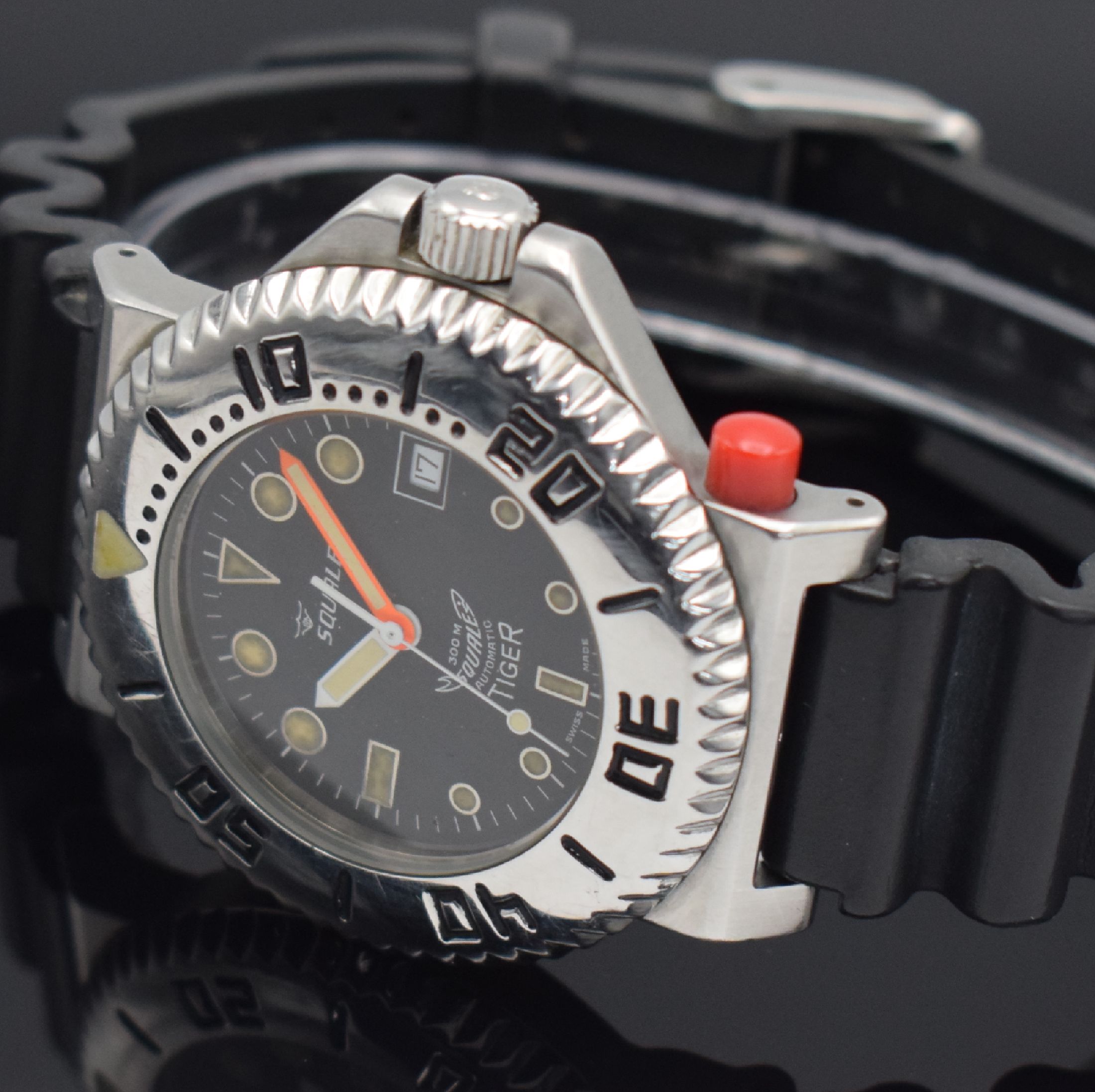 Detail b: SQUALE Tiger 300M Taucherarmbanduhr Referenz 2007, Schweiz um 1980, Automatik, massives verschr. Edelstahlgeh., ab Herst. wasserd. 300M, Lünette m. ...