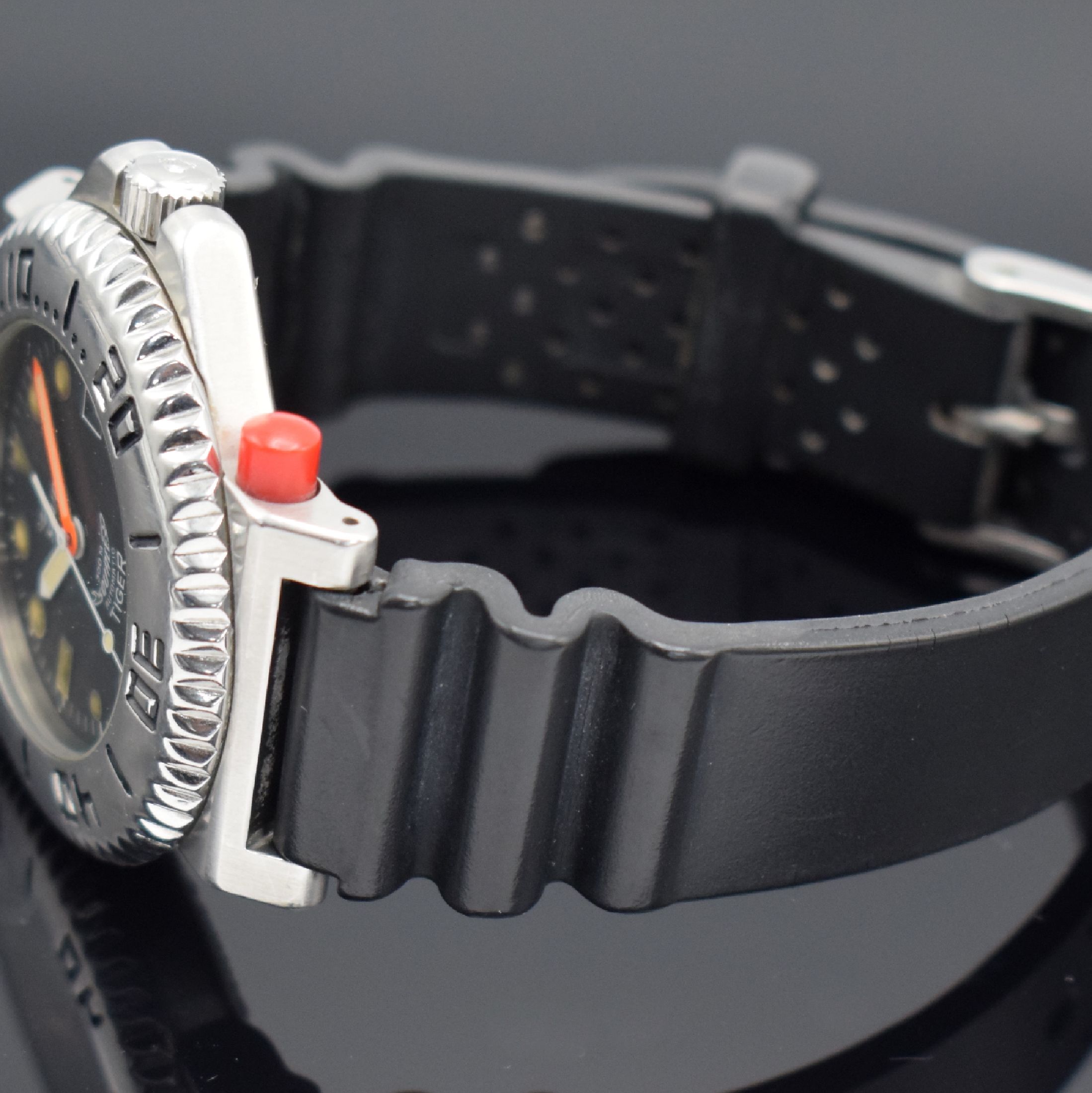 Detail c: SQUALE Tiger 300M Taucherarmbanduhr Referenz 2007, Schweiz um 1980, Automatik, massives verschr. Edelstahlgeh., ab Herst. wasserd. 300M, Lünette m. ...