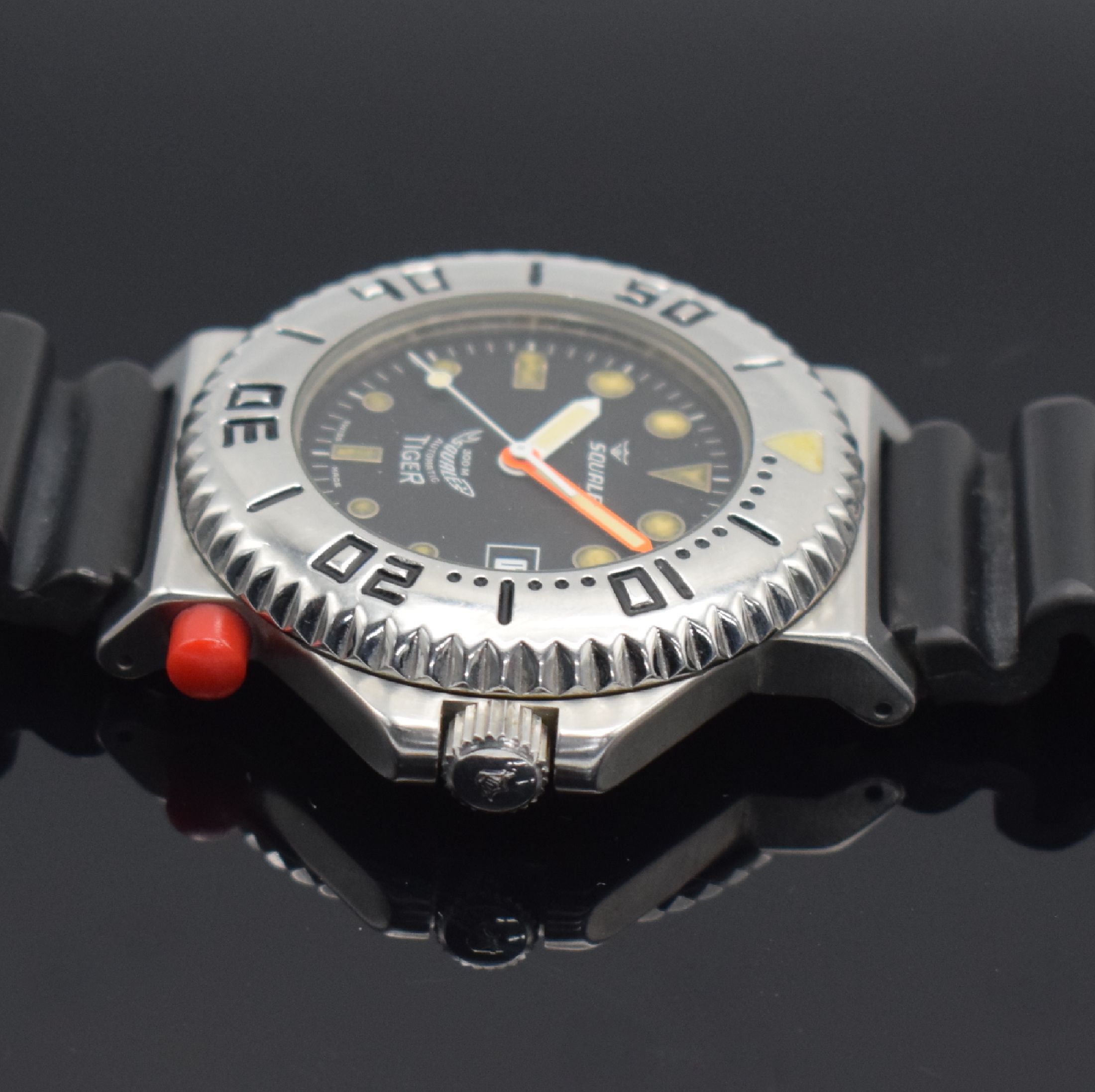 Detail d: SQUALE Tiger 300M Taucherarmbanduhr Referenz 2007, Schweiz um 1980, Automatik, massives verschr. Edelstahlgeh., ab Herst. wasserd. 300M, Lünette m. ...