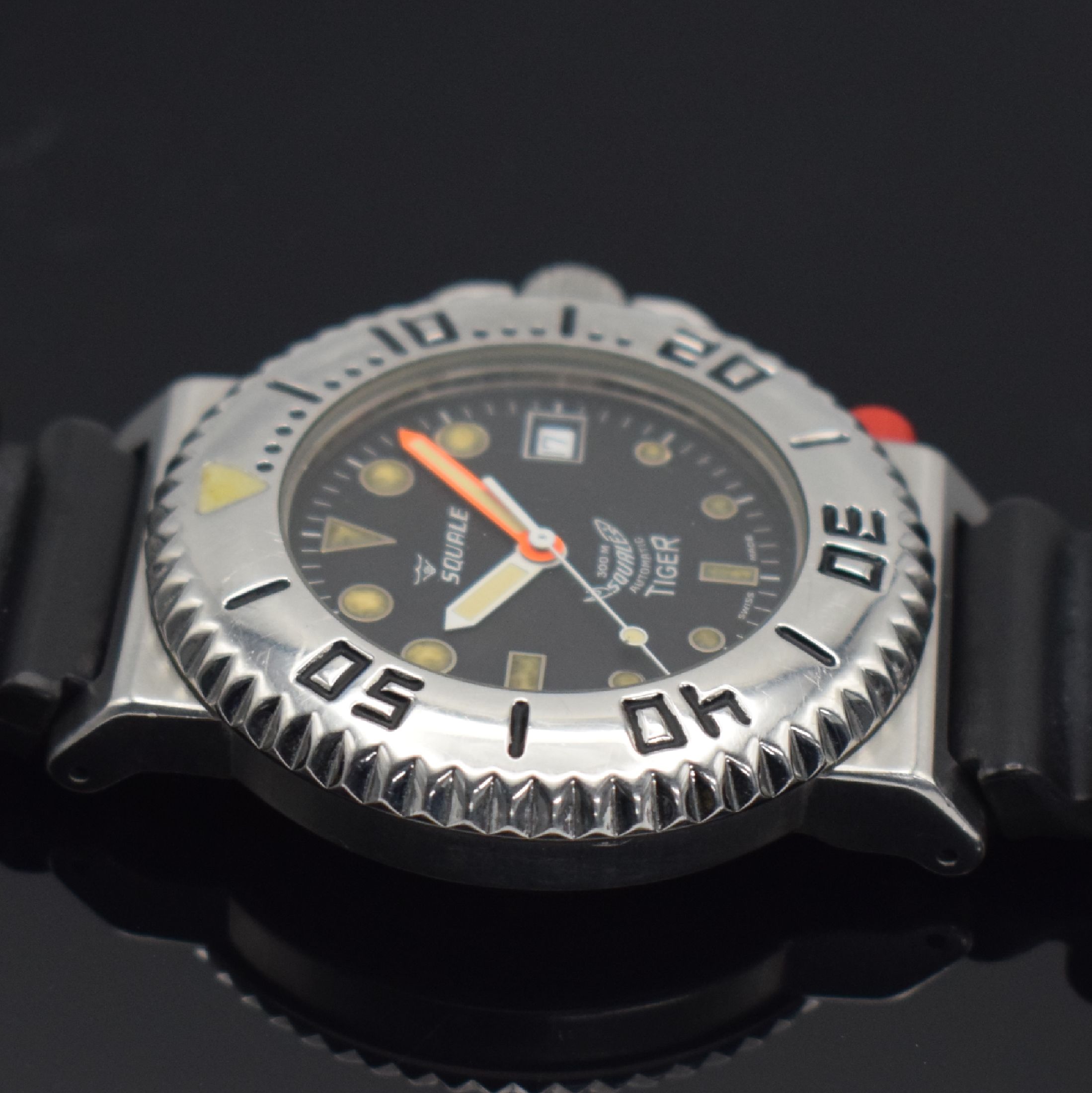 Detail e: SQUALE Tiger 300M Taucherarmbanduhr Referenz 2007, Schweiz um 1980, Automatik, massives verschr. Edelstahlgeh., ab Herst. wasserd. 300M, Lünette m. ...
