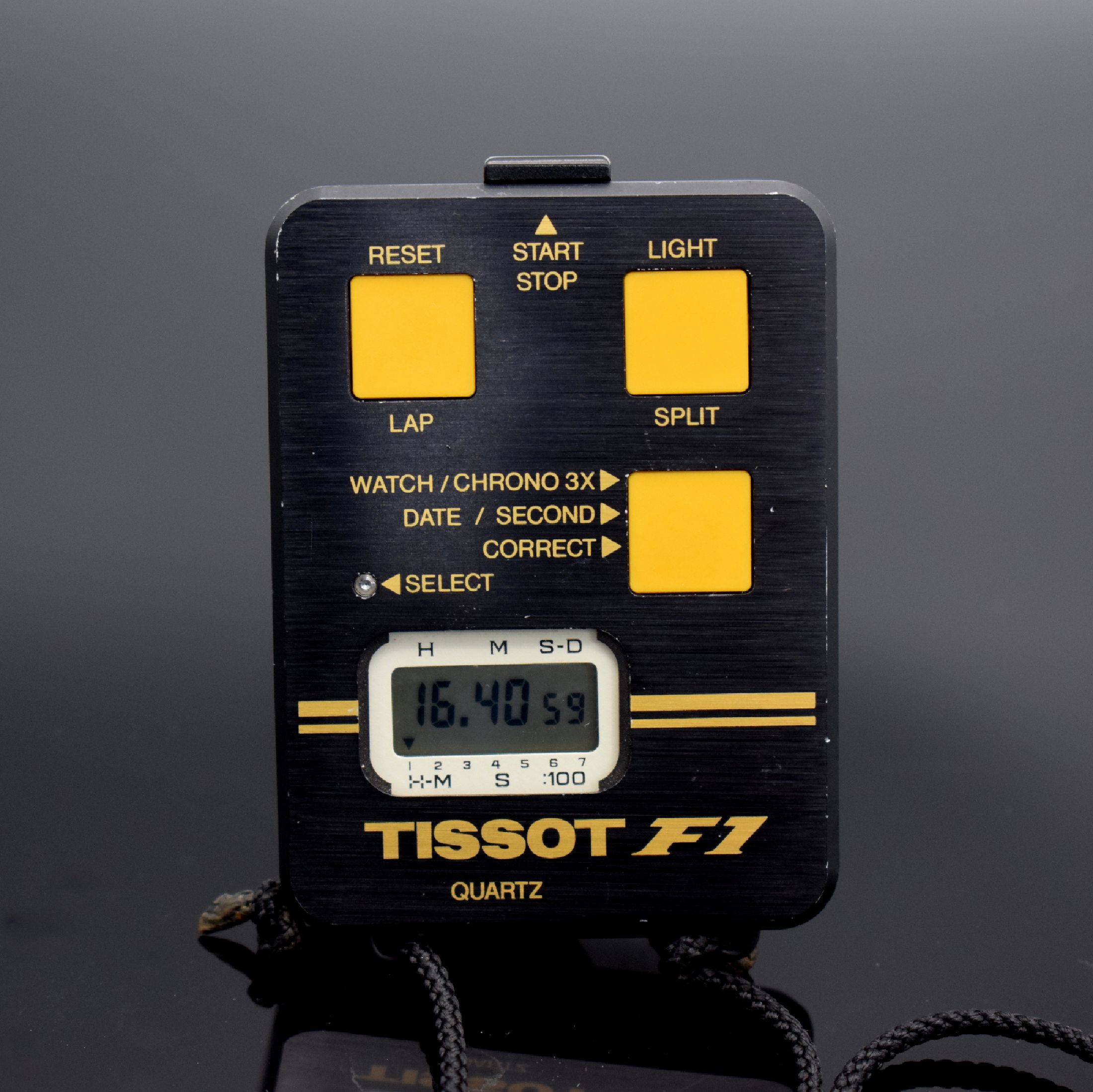 TISSOT F1 seltene Stoppuhr mit Uhrzeit & Kalender, Schweiz um 1980, quarz, schwarz beschichtetes Metallgehäuse, Boden 4-fach verschr., Stoppfkt., ...