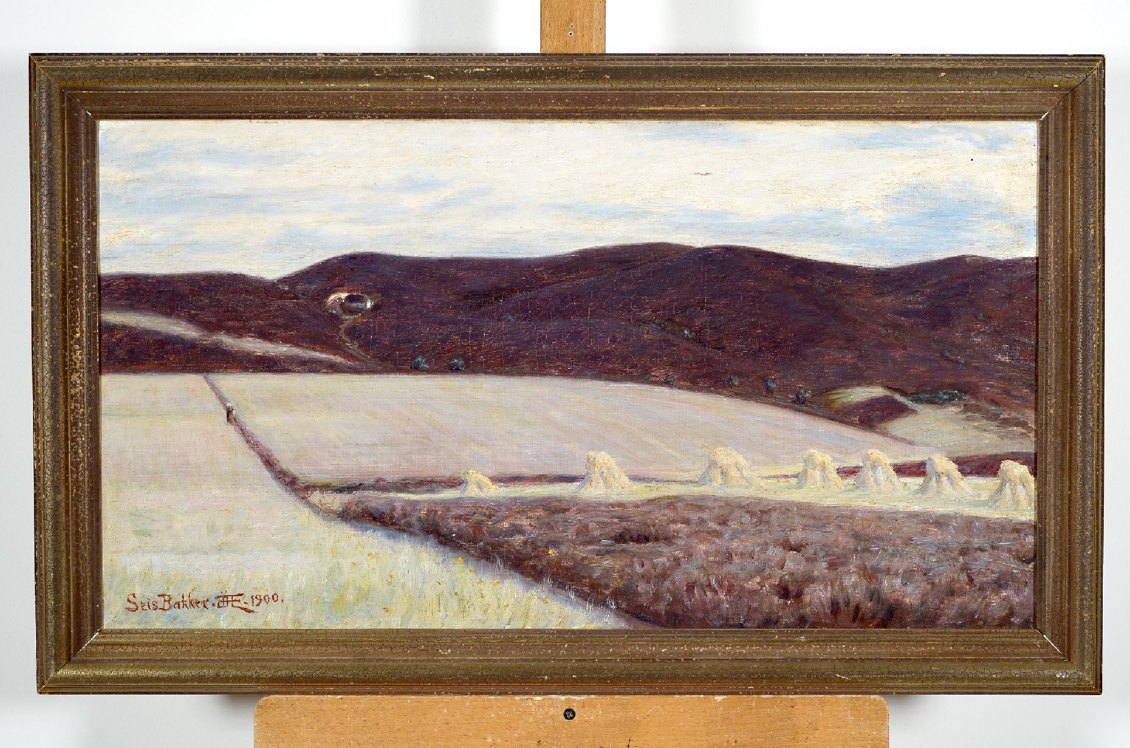 Jens Jensen Egebjerg, 1848-1922, Seis Bakker, so bezeichnet und datiert 1900, Weite hügelige Agrarlandschaft, Öl/Lwd, dat., ca. 40x74cm, R. ca. ...