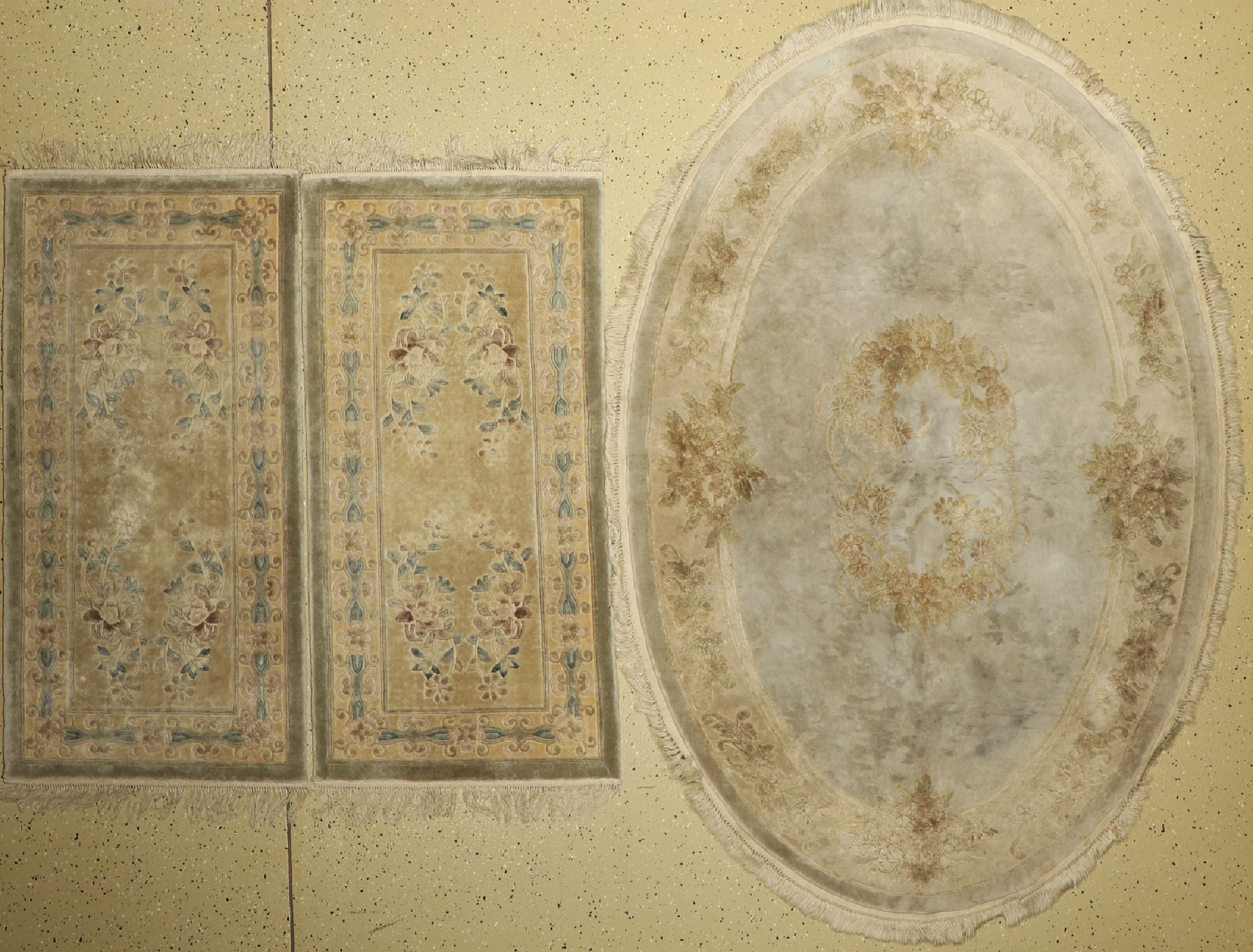 3 Lots Seidenteppiche, China, ca. 40 Jahre,reine Naturseide,ca. 185 x 125 cm, 125 x 62 cm, Reinigungsbedürftig, EHZ: 2