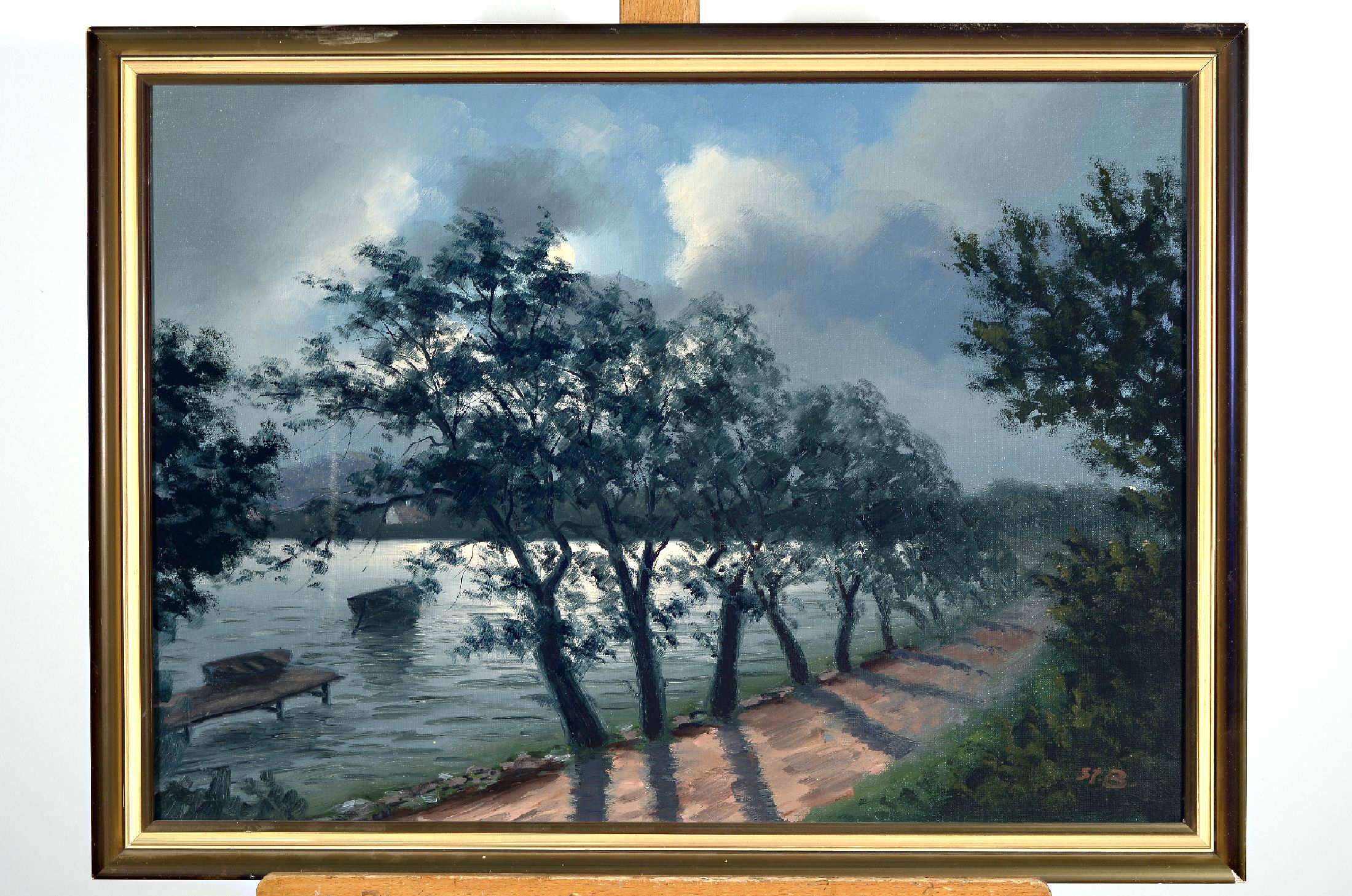 Monogrammist St.B., um 1930, Vollmond über einer Baumzeile am Ufer eines Sees, Öl/Lwd, rechts unten monogr., ca. 48x67cm, R. ca. 54x73cm