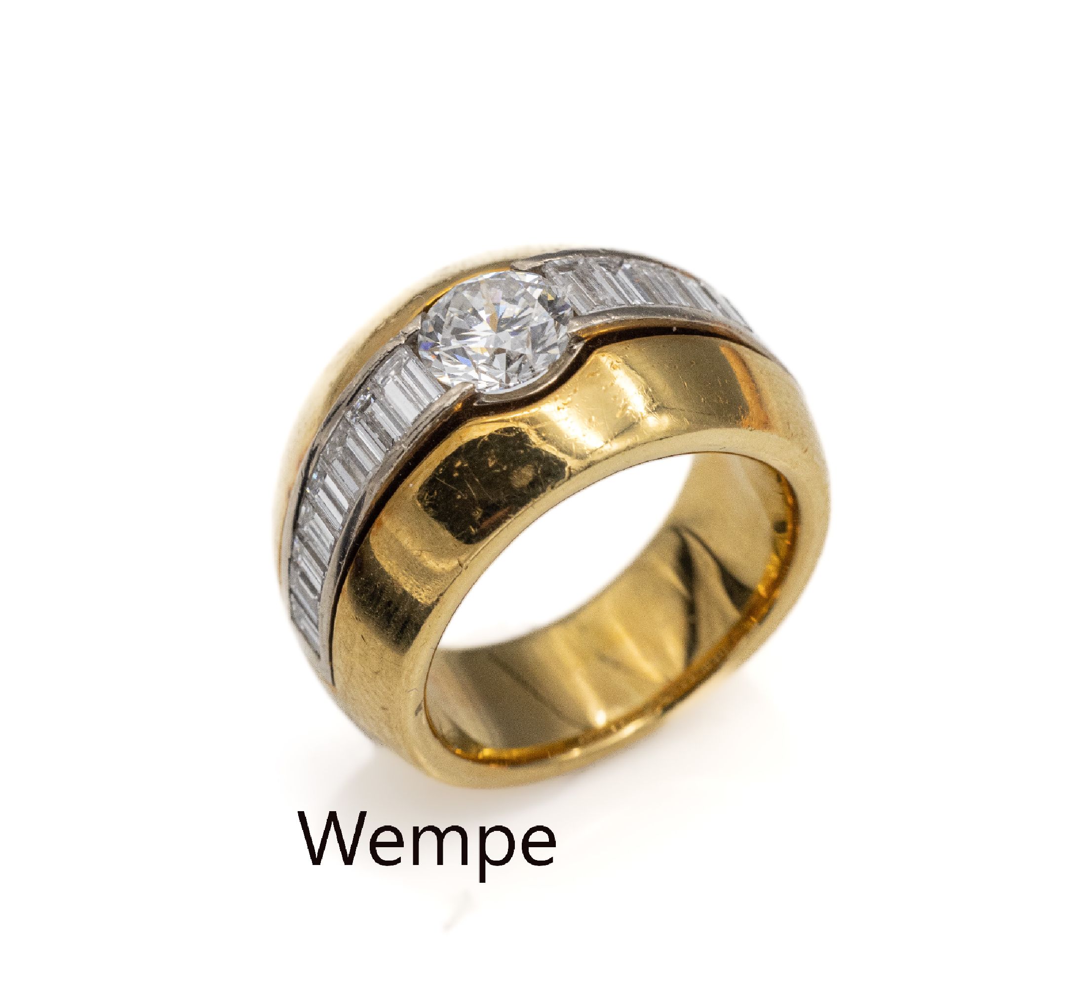 18 kt Gold WEMPE Diamant-Ring, GG/WG 750/000, mittig Brillant ca. 1.0 ct feines Weiß(G)/lr, 15 Diamant-Baguettes zus. ca. 1.37ct feines Weiß/vs (1 ...