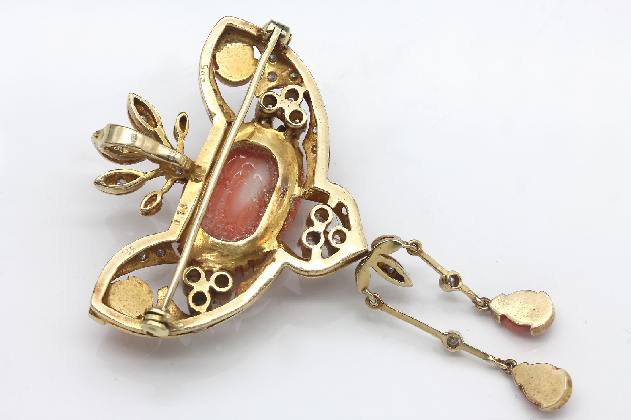 Detail a: 14 kt Gold Korallen-Brillant-Anhänger, GG 585/000, florale Gestaltung, 38 Brillanten zus. ca. 1.00 ct feines Weiß-Weiß/si, 4 kl. ...