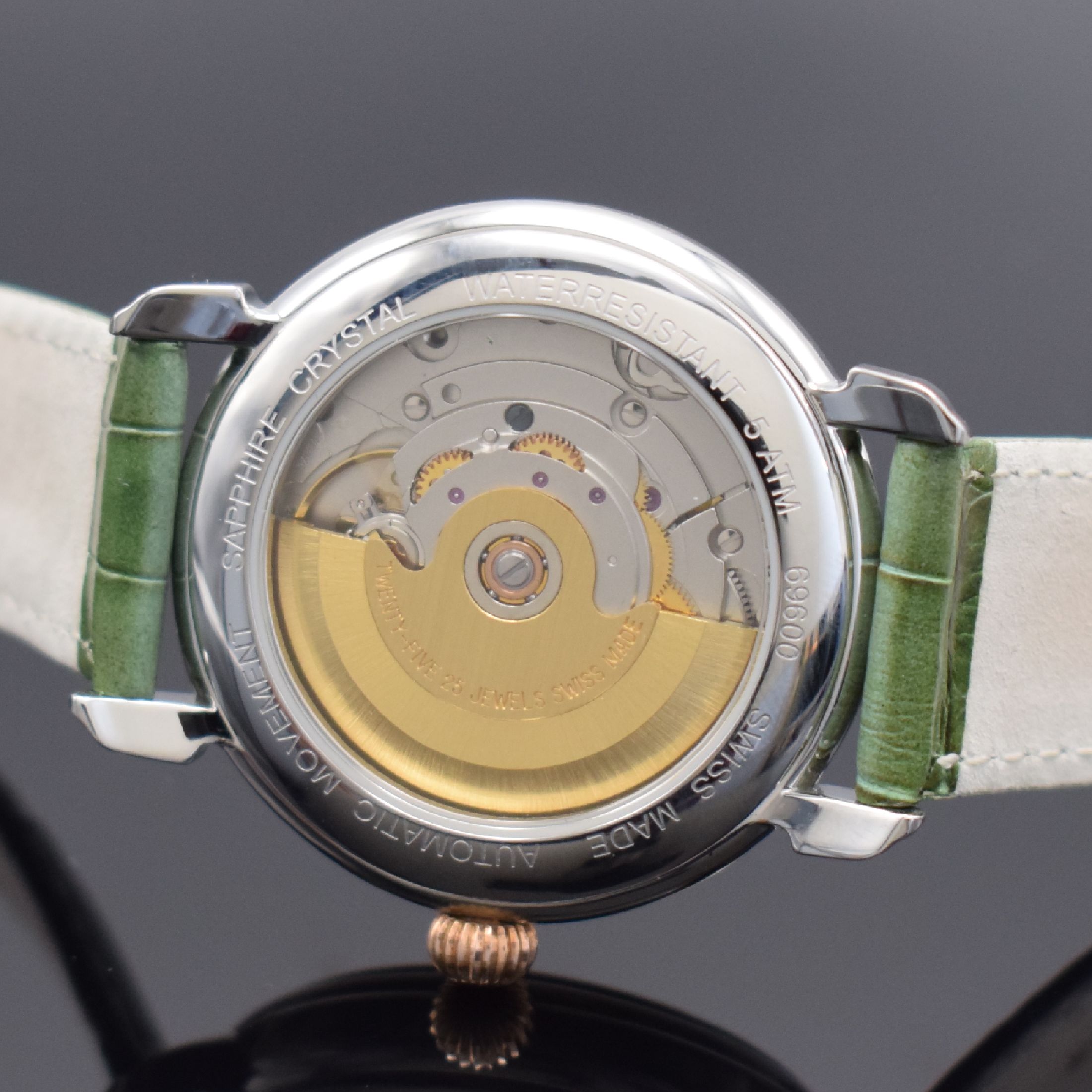 Detail d: KOLLER Herrenarmbanduhr in Stahl, Schweiz aktuelle Produktion, Automatik, Ref. 69600, beids. vergl. Geh., weißes Zifferblatt Design von M. Koller m. ...